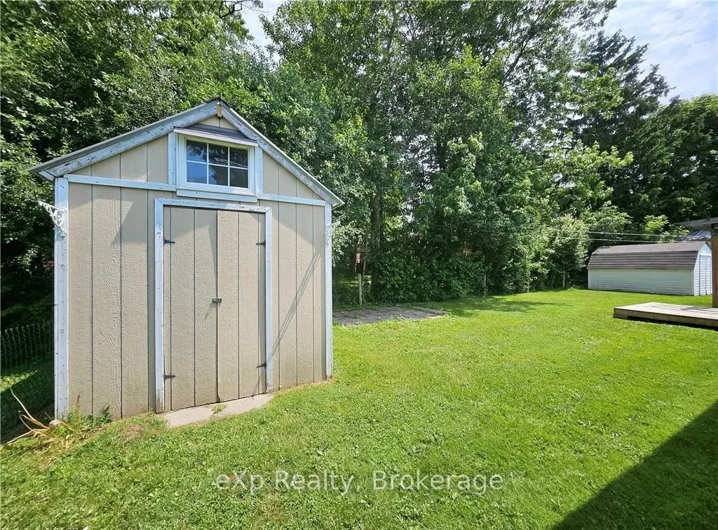 84 Wellington Street S, #2