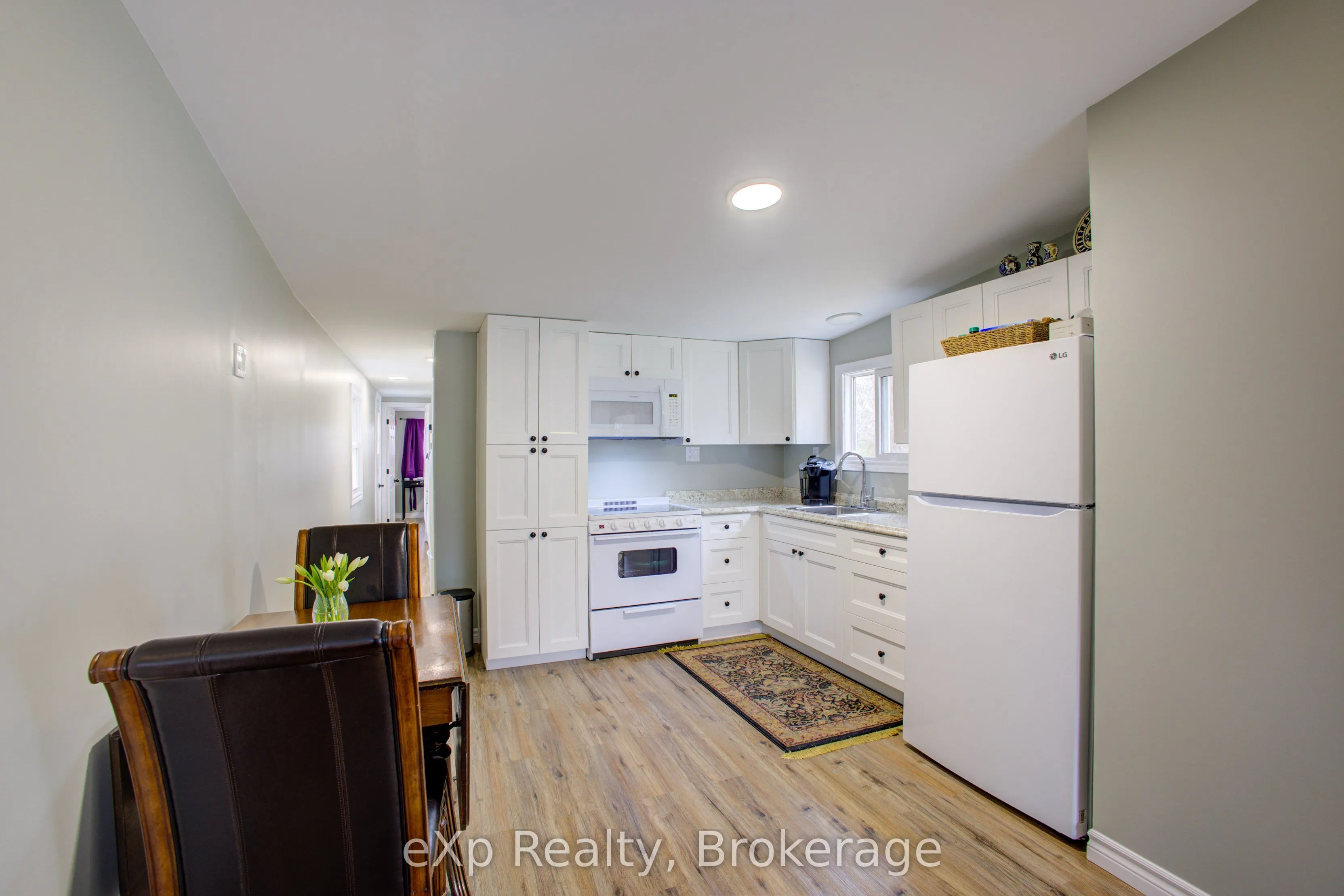 84 Wellington Street S, #2