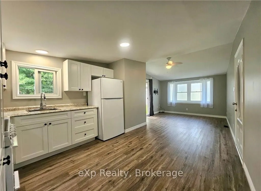 84 Wellington Street S, #2