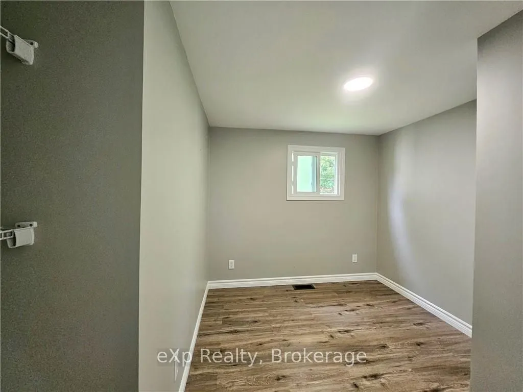 84 Wellington Street S, #2