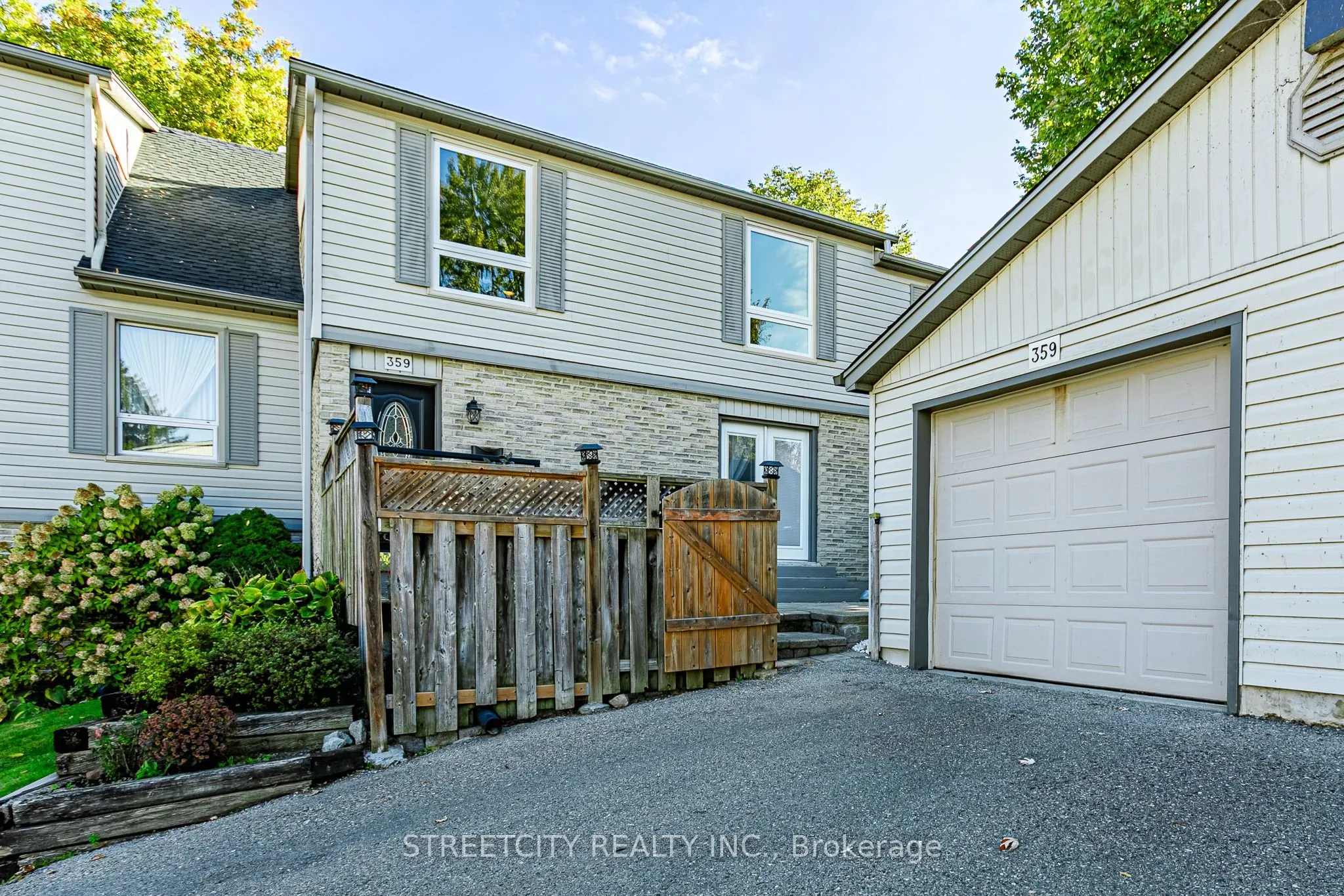 359 Evergalde Crescent N, #35