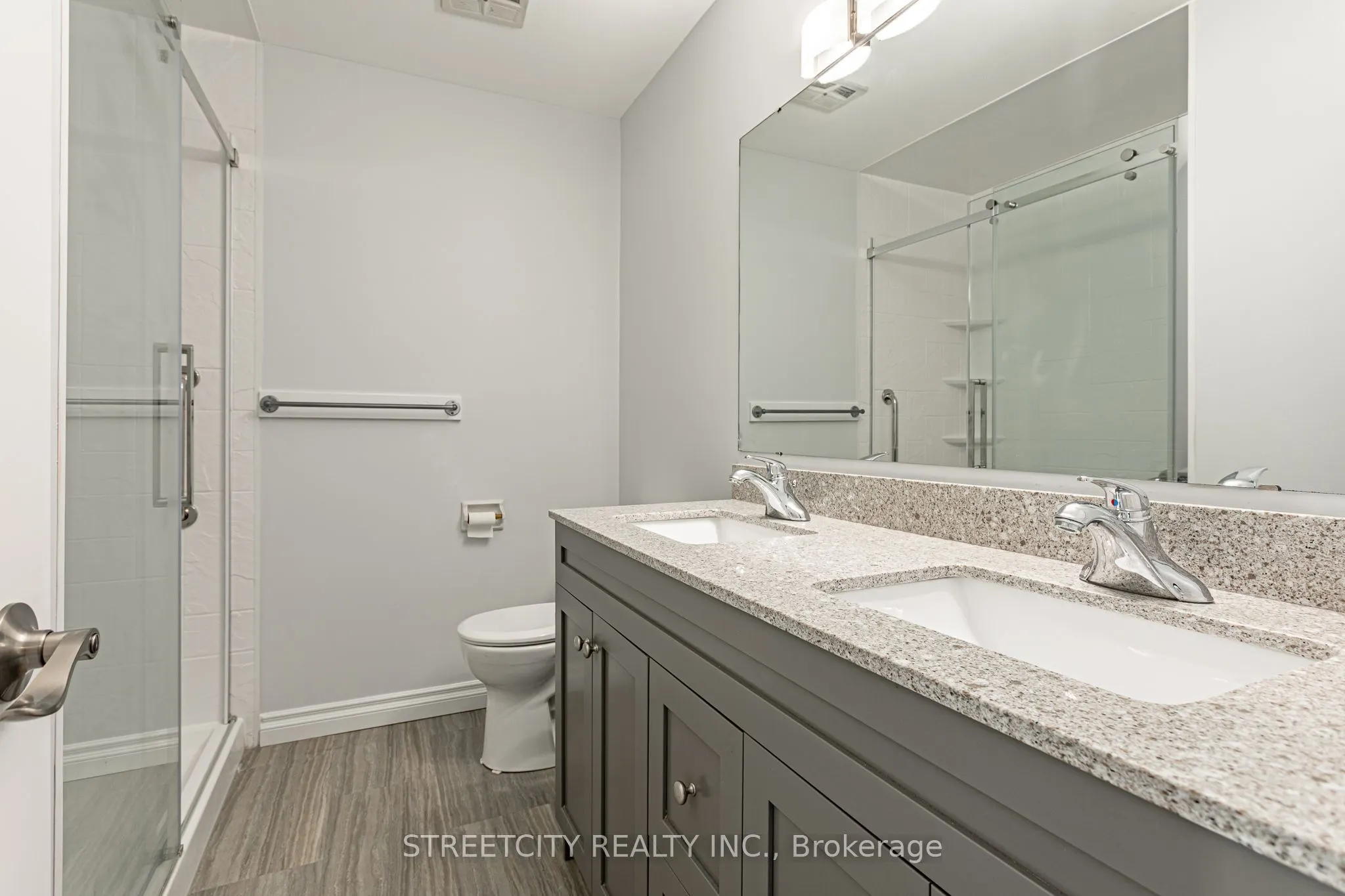 359 Evergalde Crescent N, #35