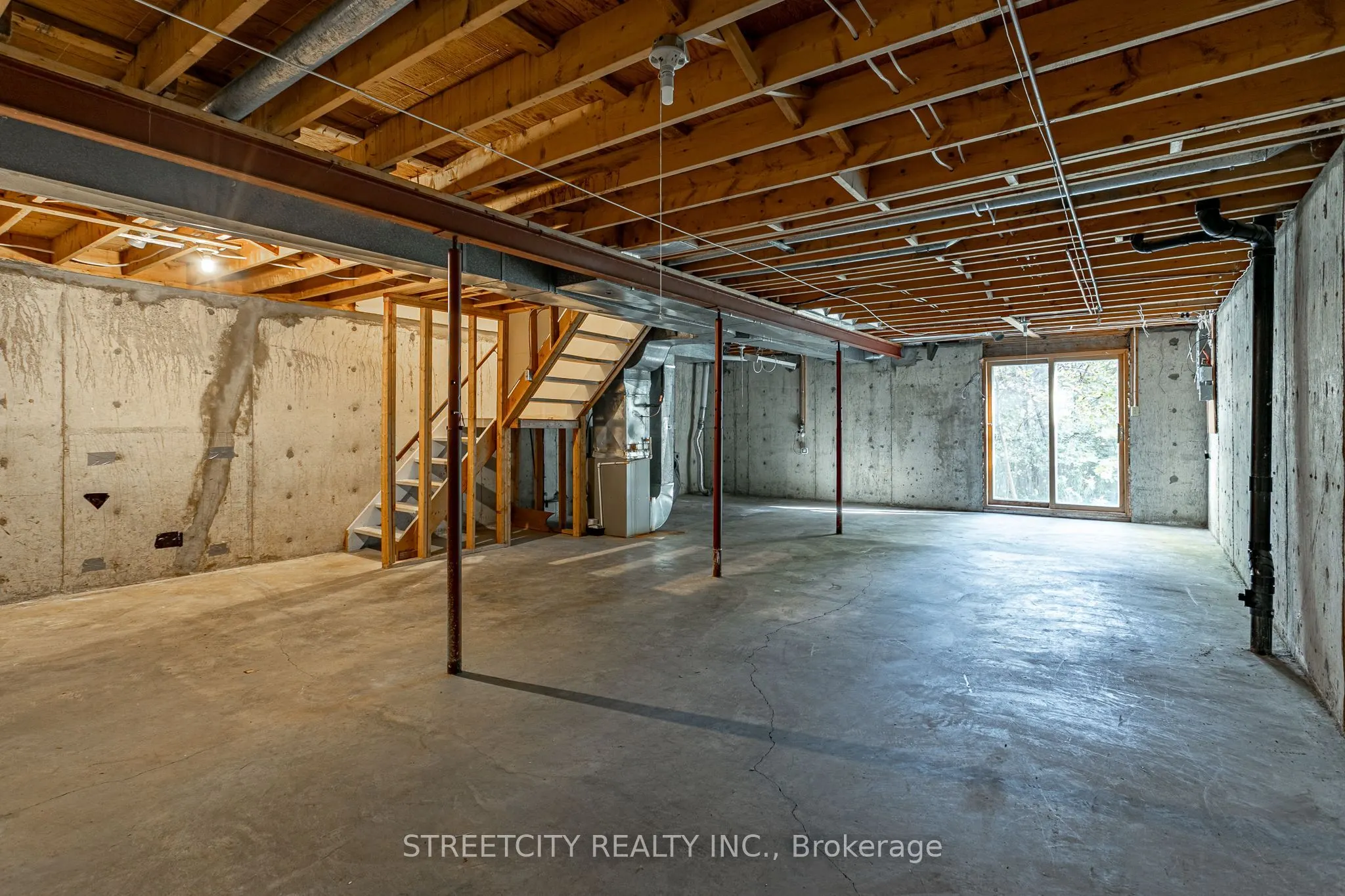 359 Evergalde Crescent N, #35