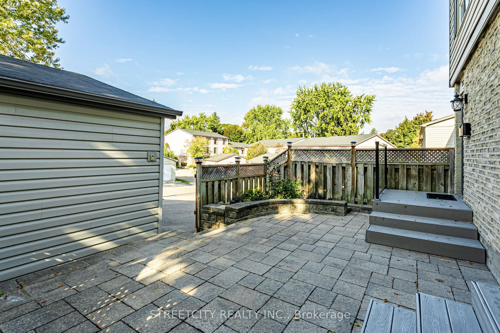 359 Evergalde Crescent N, #35