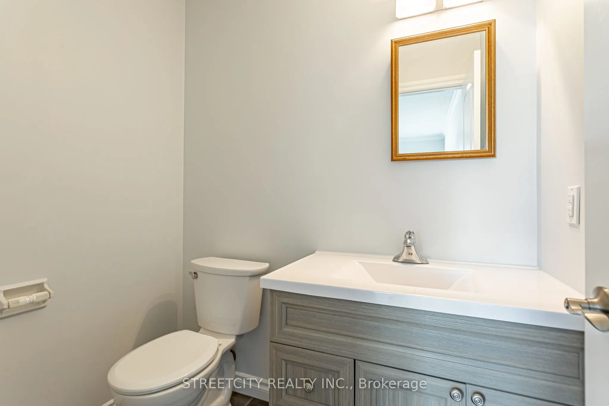 359 Evergalde Crescent N, #35