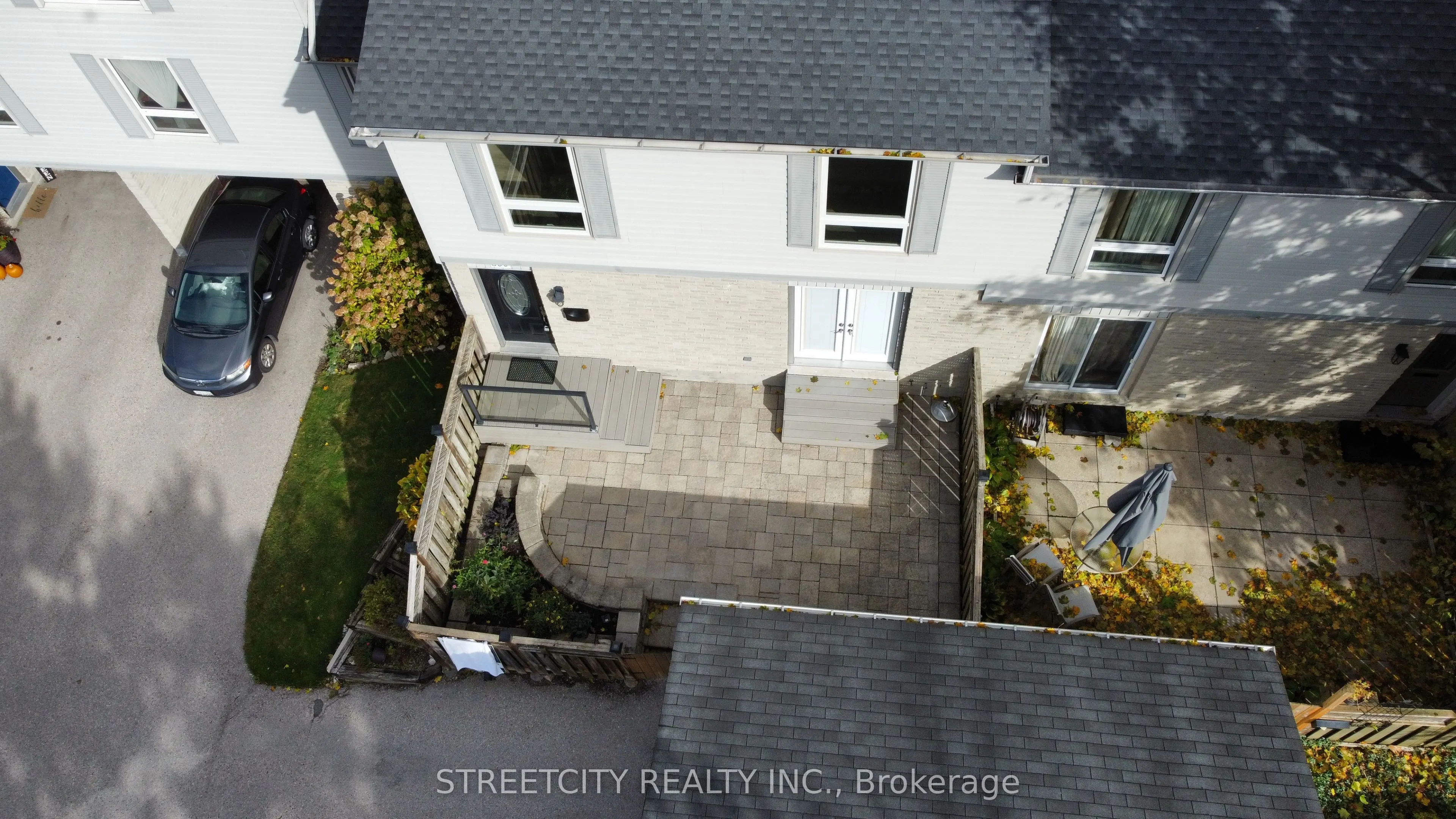 359 Evergalde Crescent N, #35