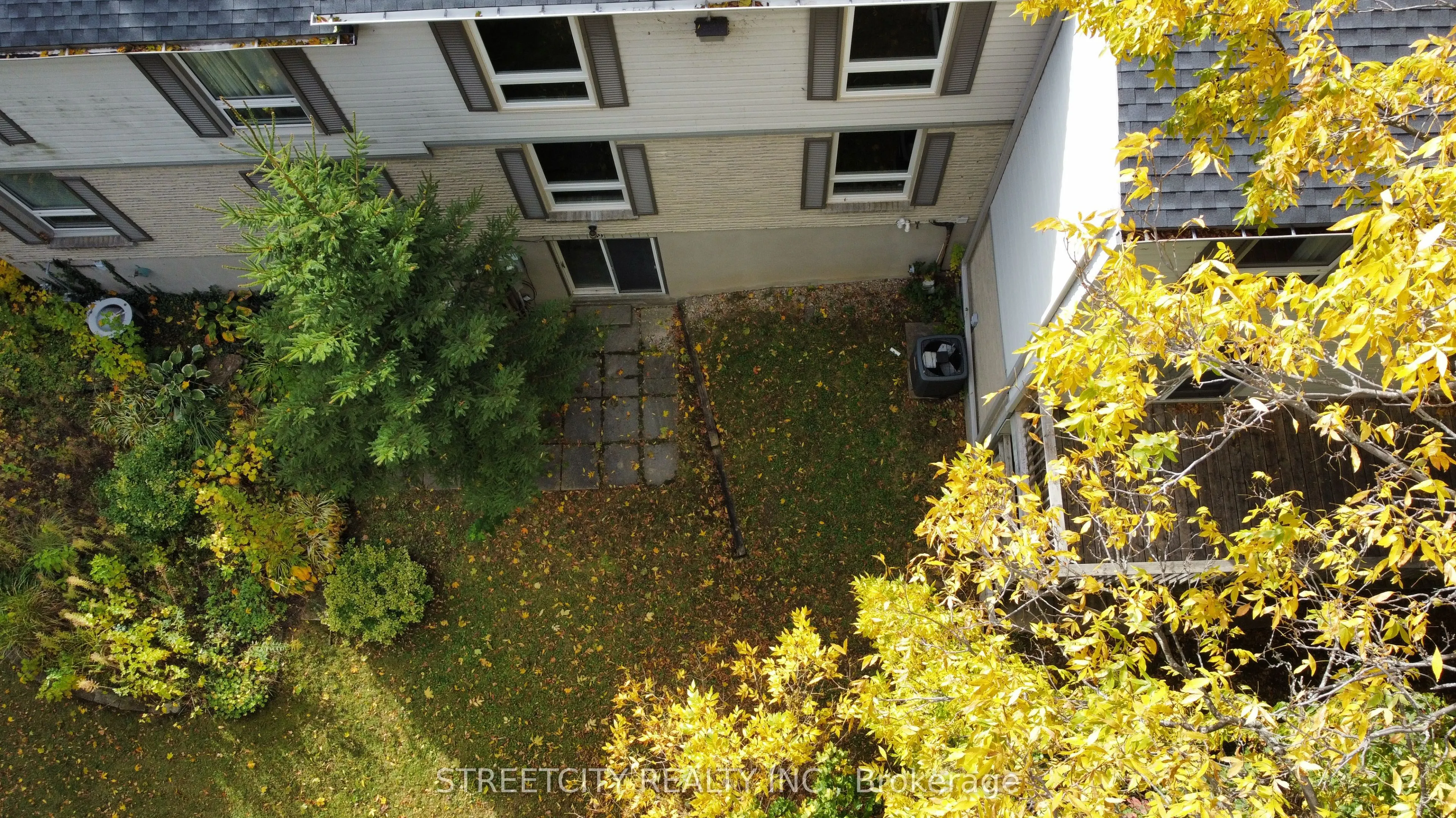 359 Evergalde Crescent N, #35