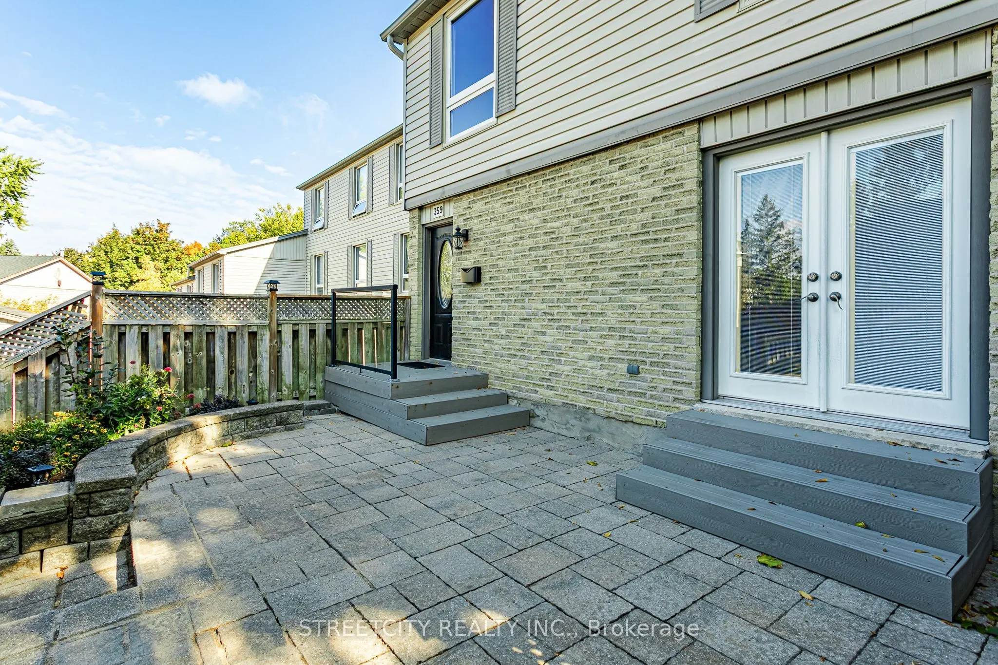 359 Evergalde Crescent N, #35