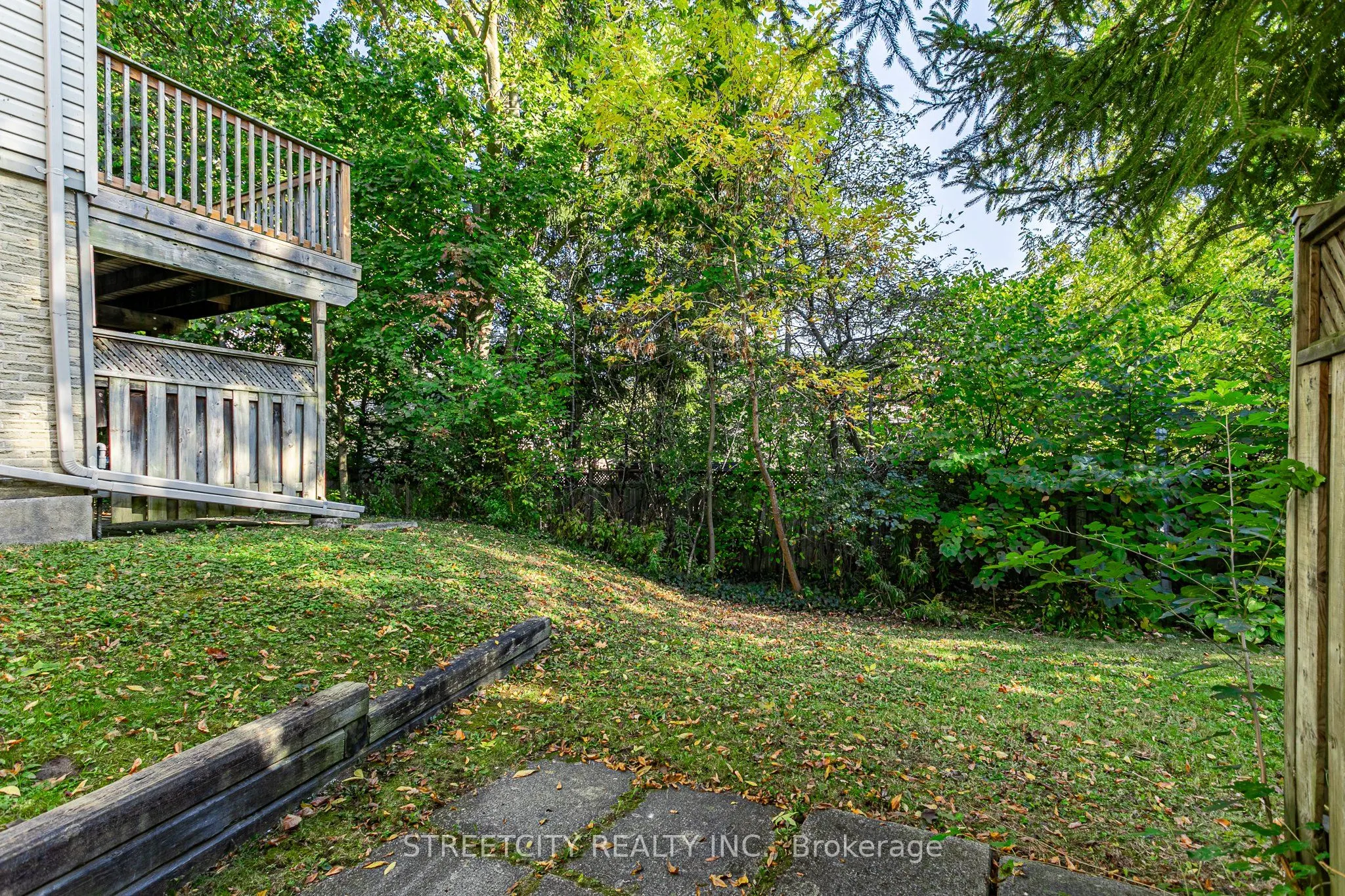 359 Evergalde Crescent N, #35