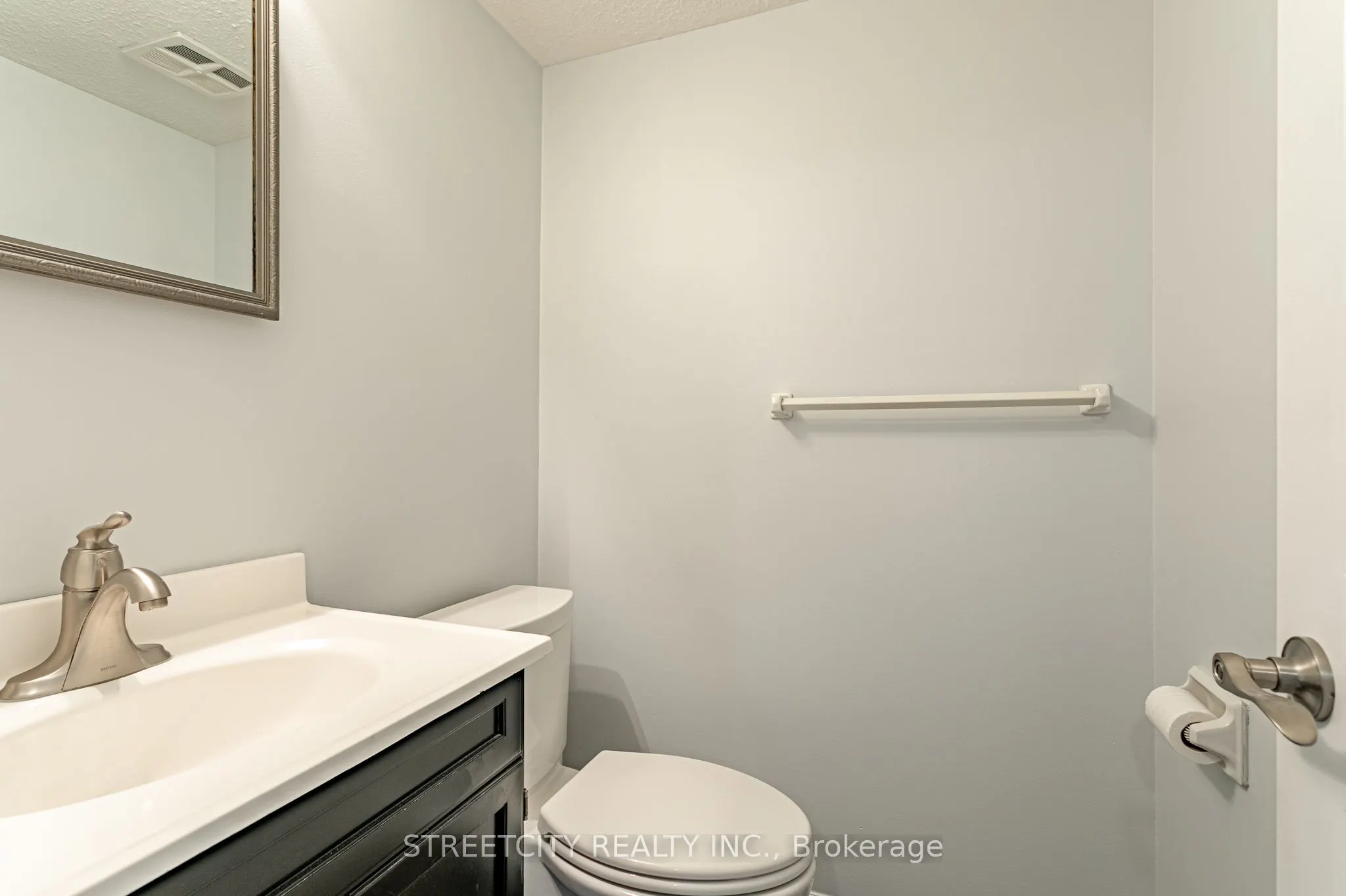 359 Evergalde Crescent N, #35