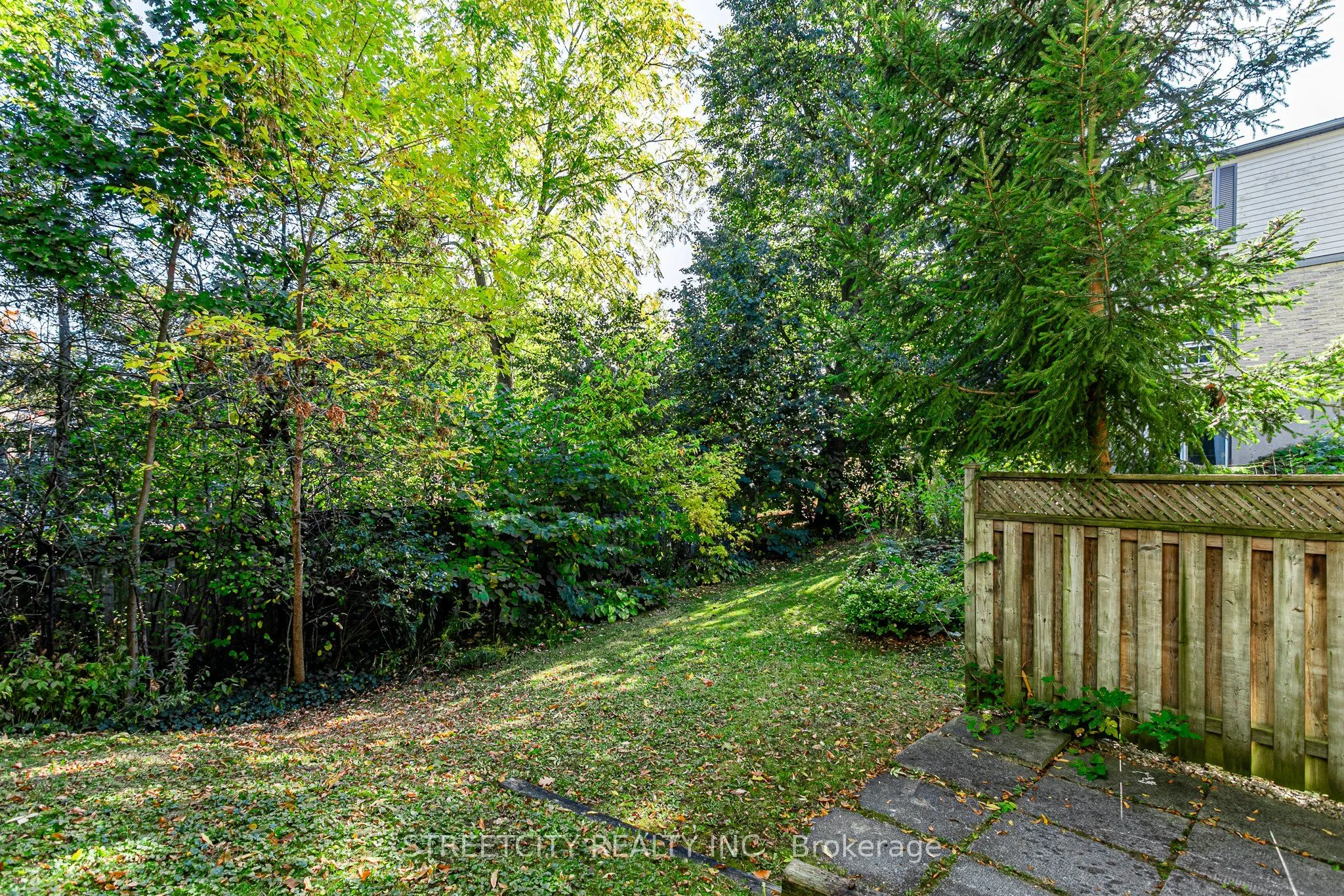 359 Evergalde Crescent N, #35