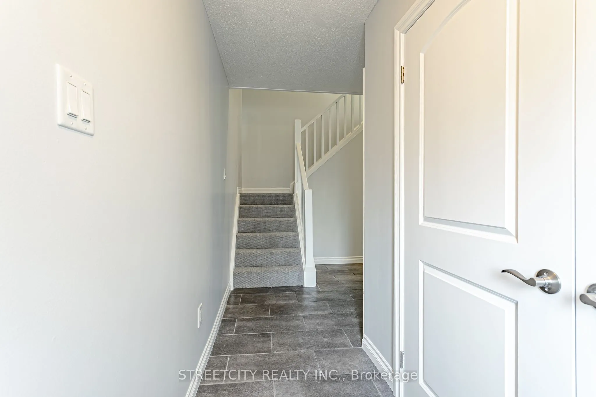 359 Evergalde Crescent N, #35