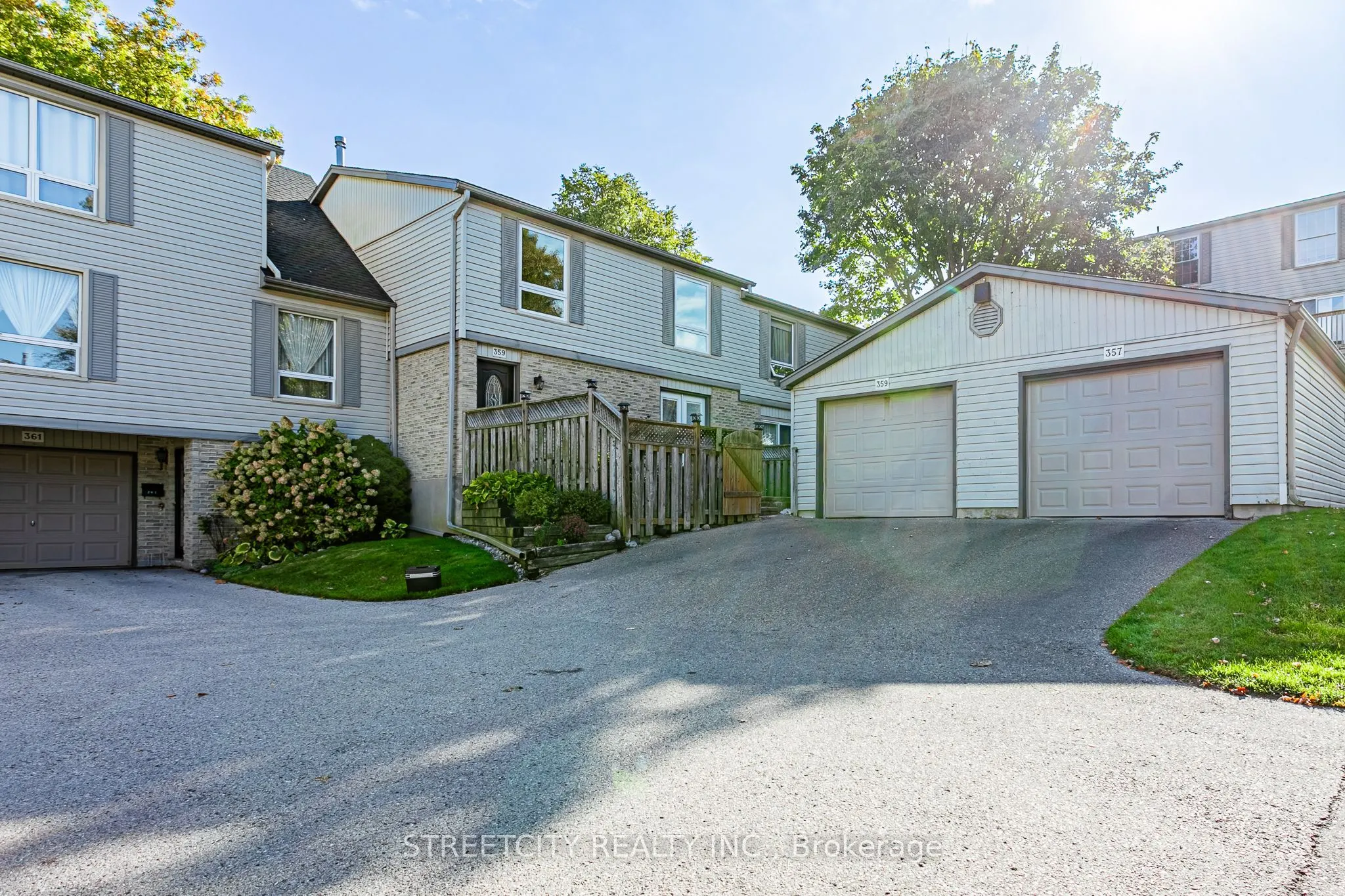 359 Evergalde Crescent N, #35