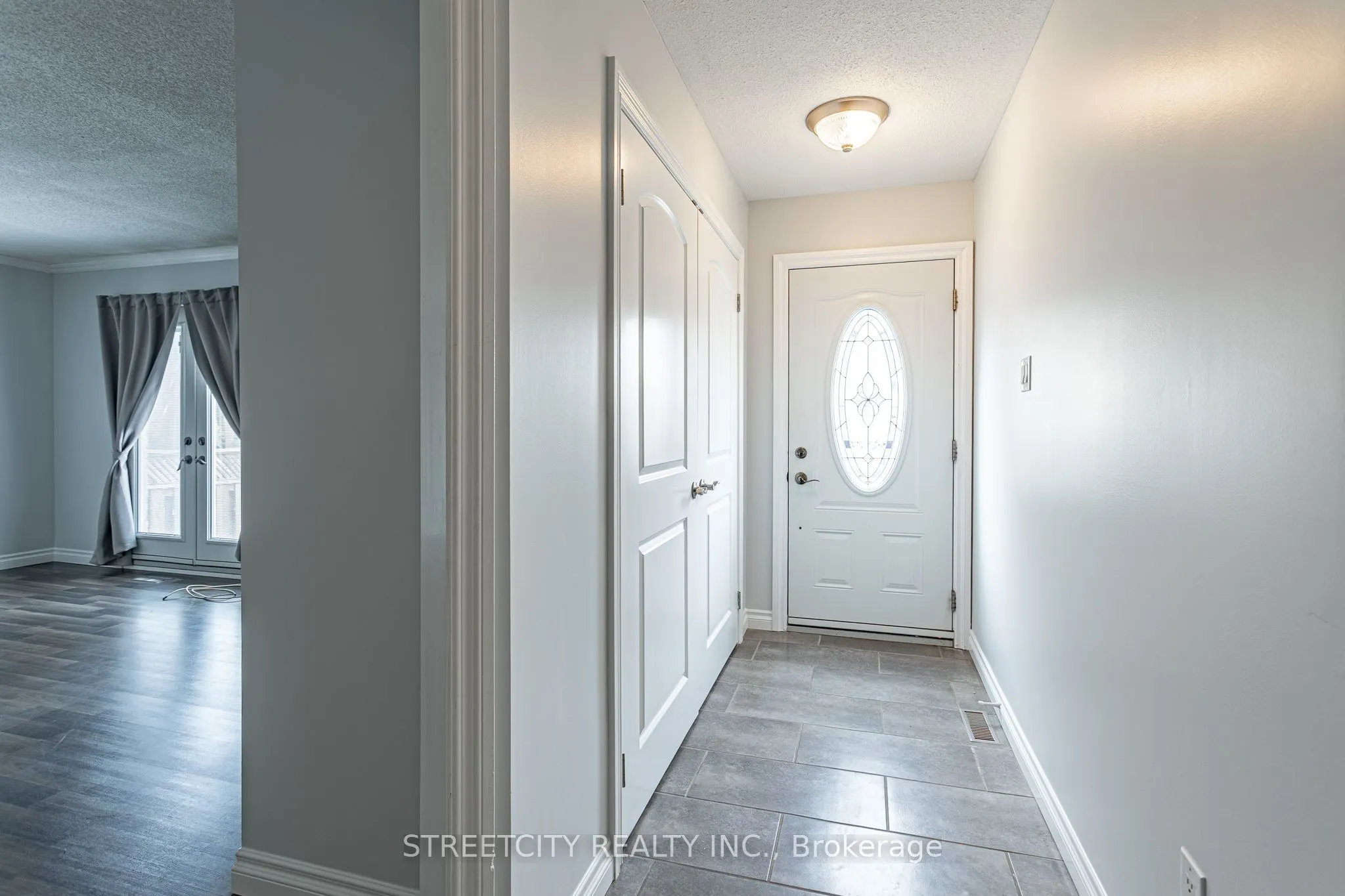 359 Evergalde Crescent N, #35