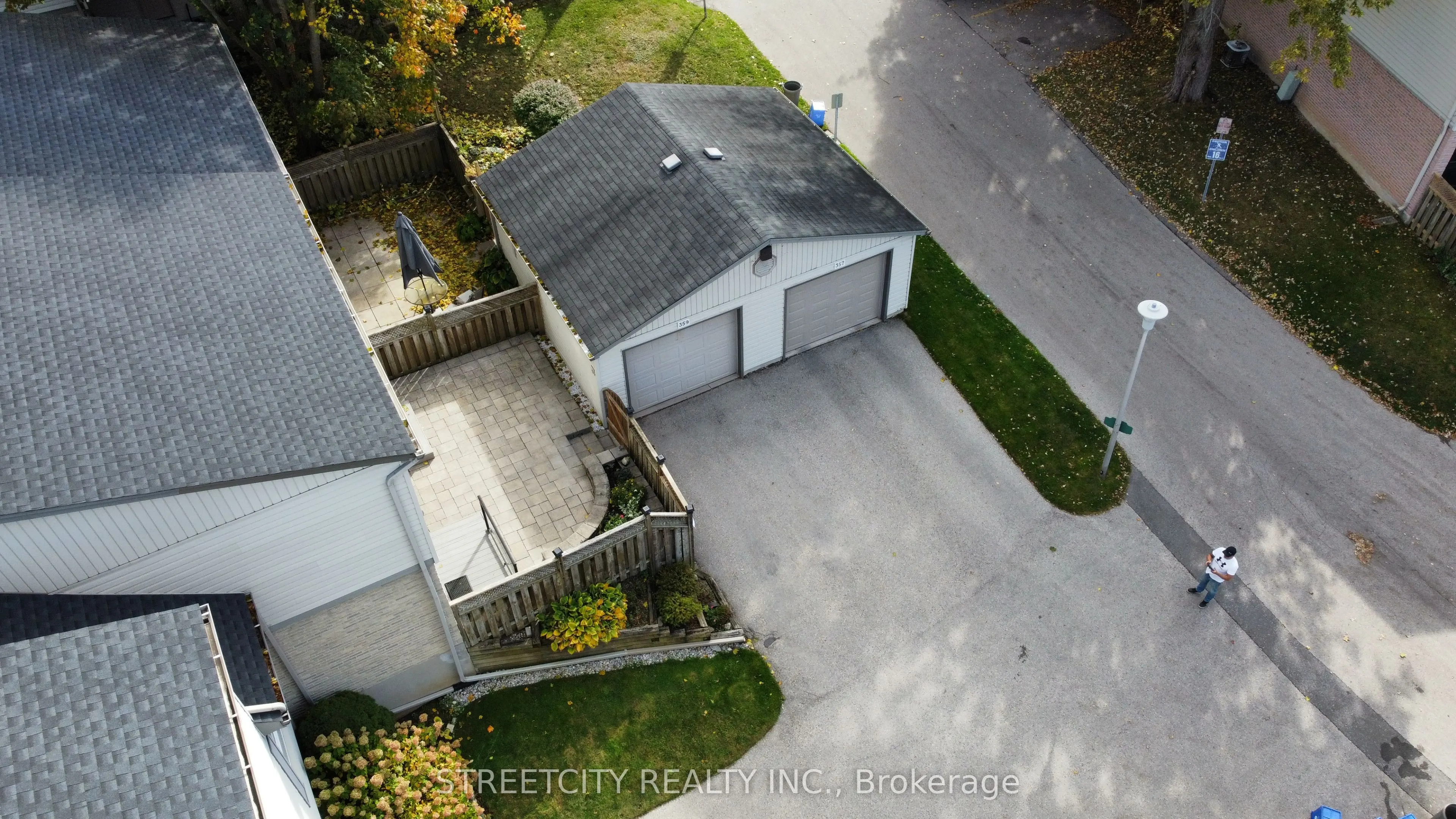 359 Evergalde Crescent N, #35