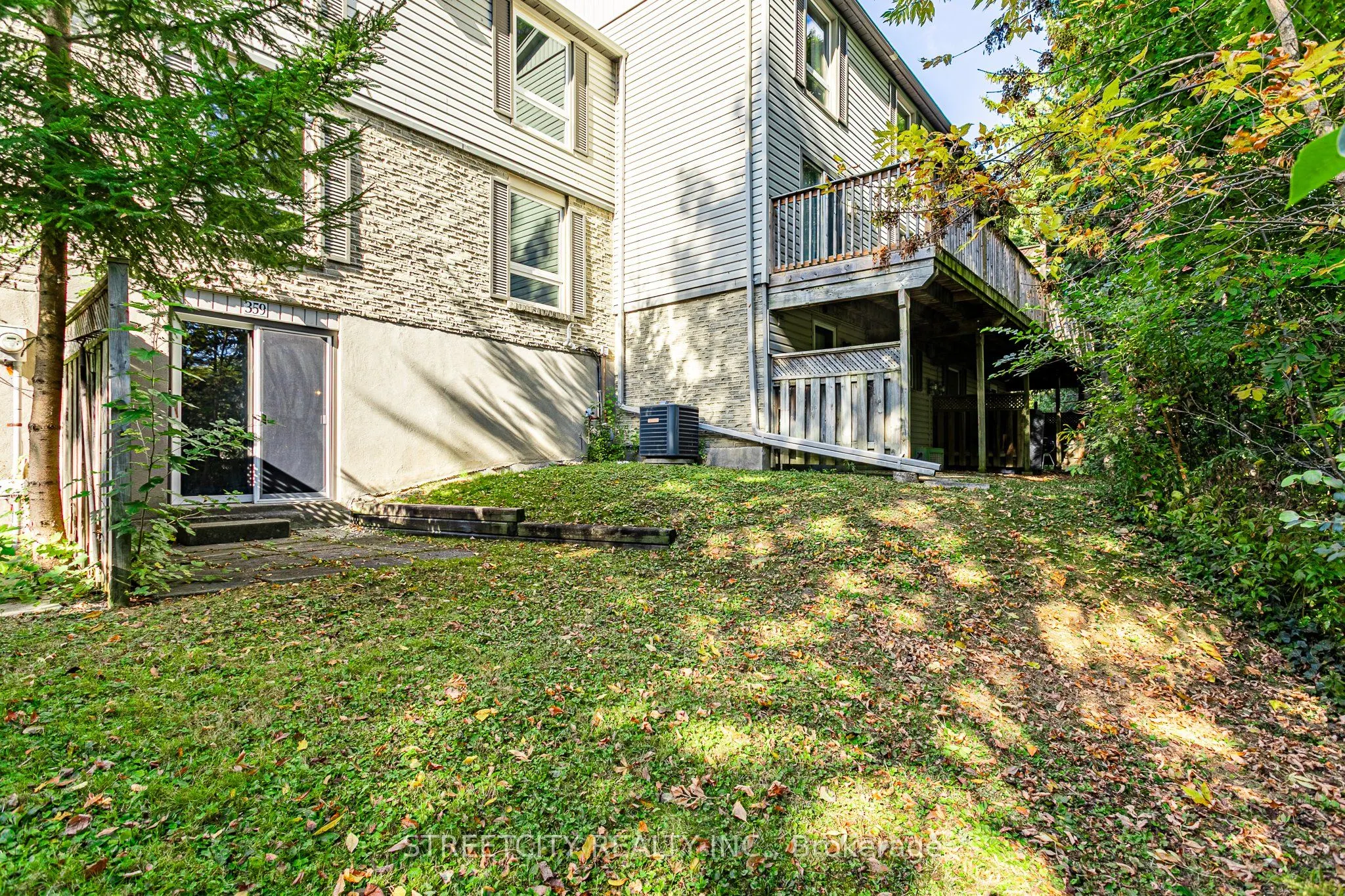 359 Evergalde Crescent N, #35