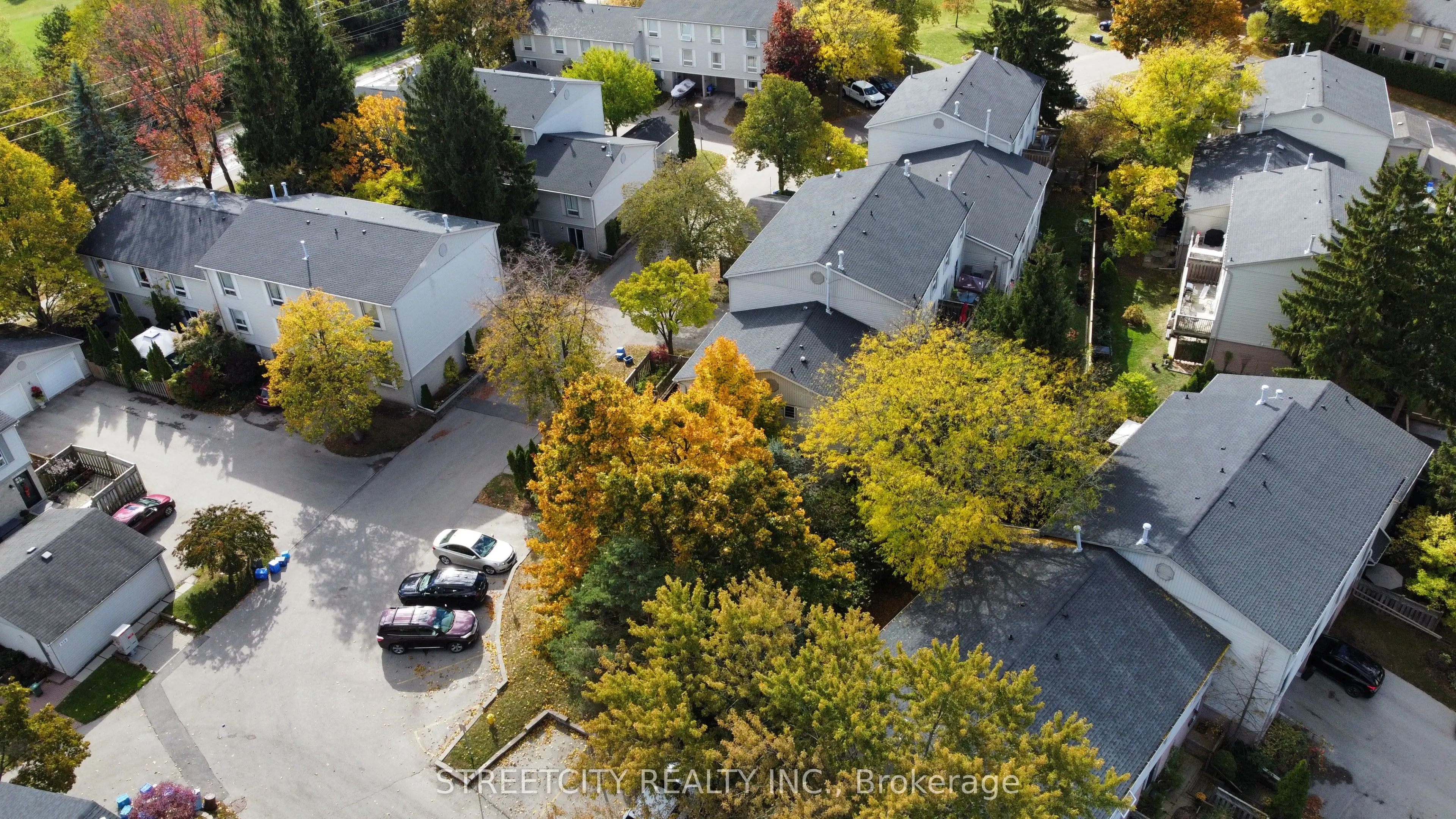 359 Evergalde Crescent N, #35