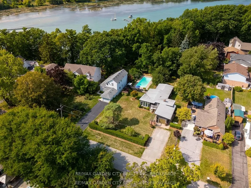 46 HENLEY Drive