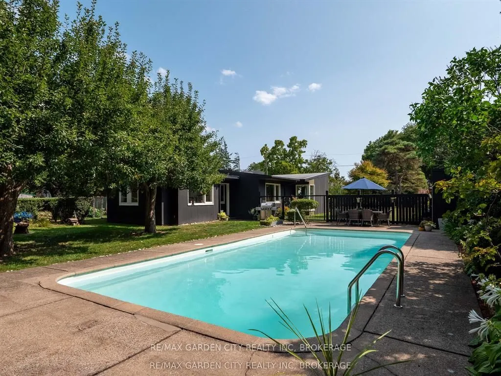 46 HENLEY Drive