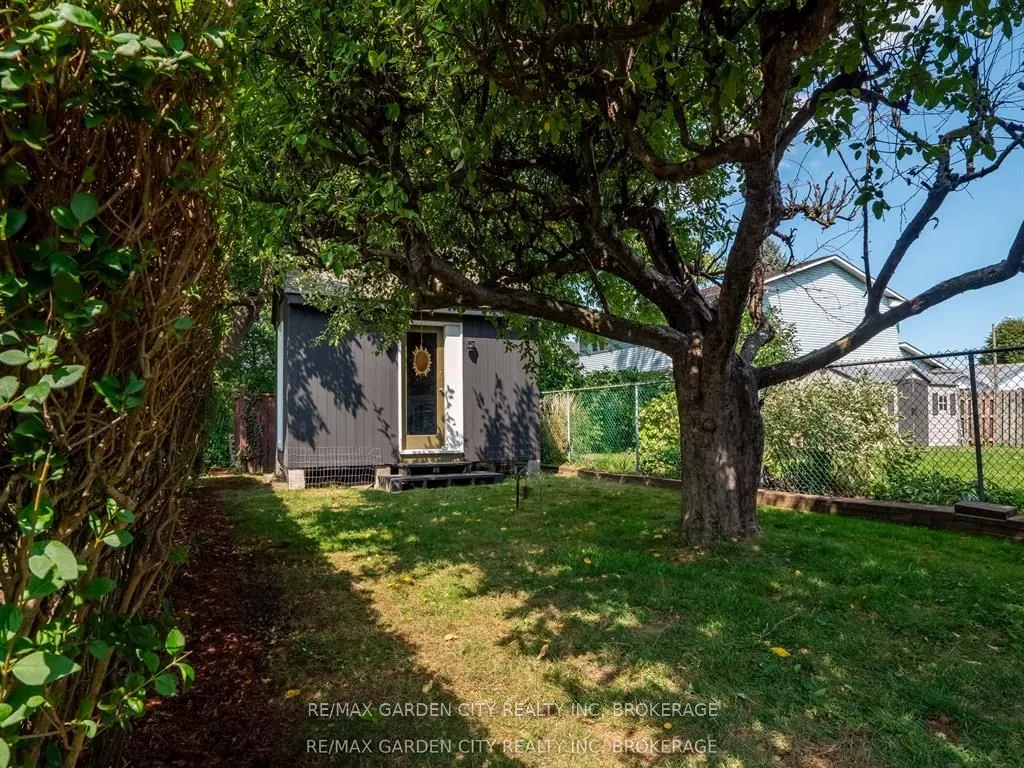 46 HENLEY Drive