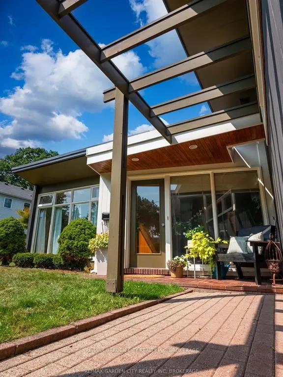 46 HENLEY Drive