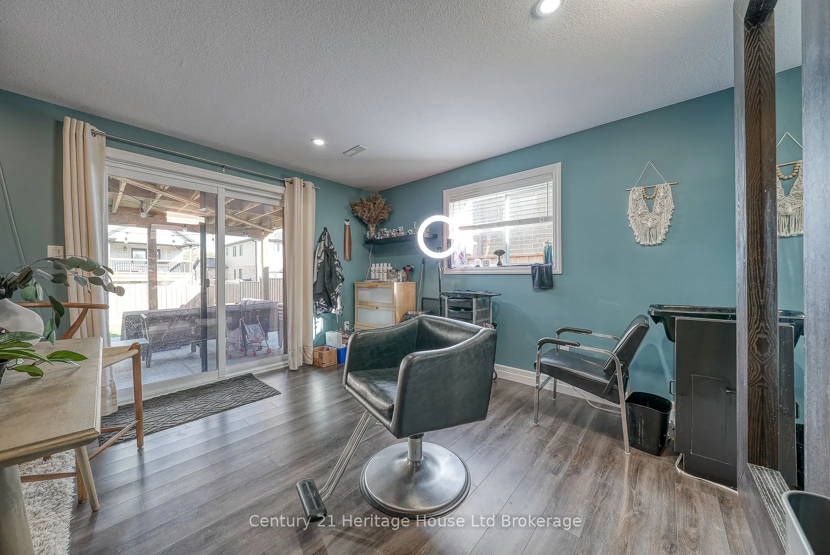 35 Peggy Avenue