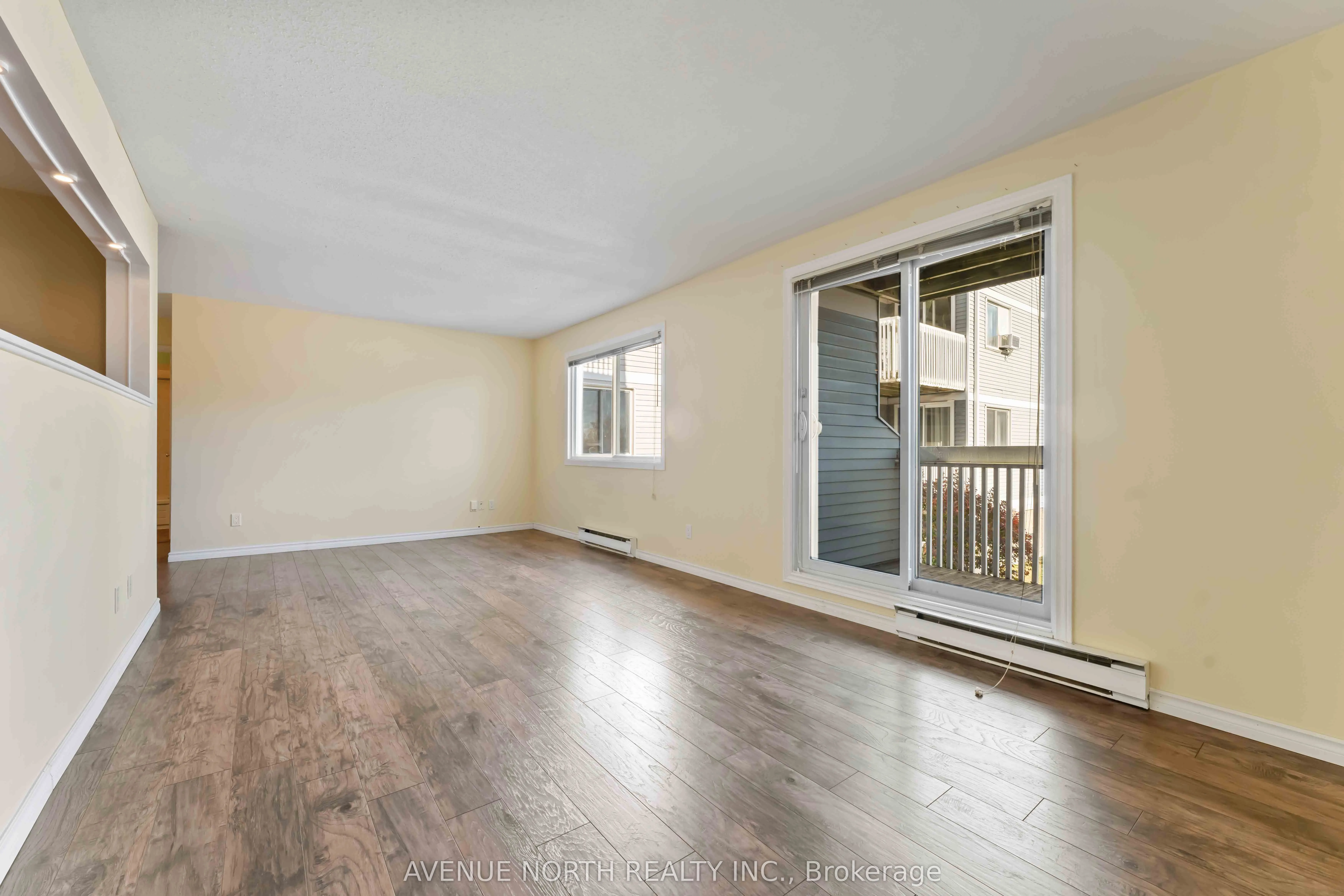 214 Viewmount Drive, #200