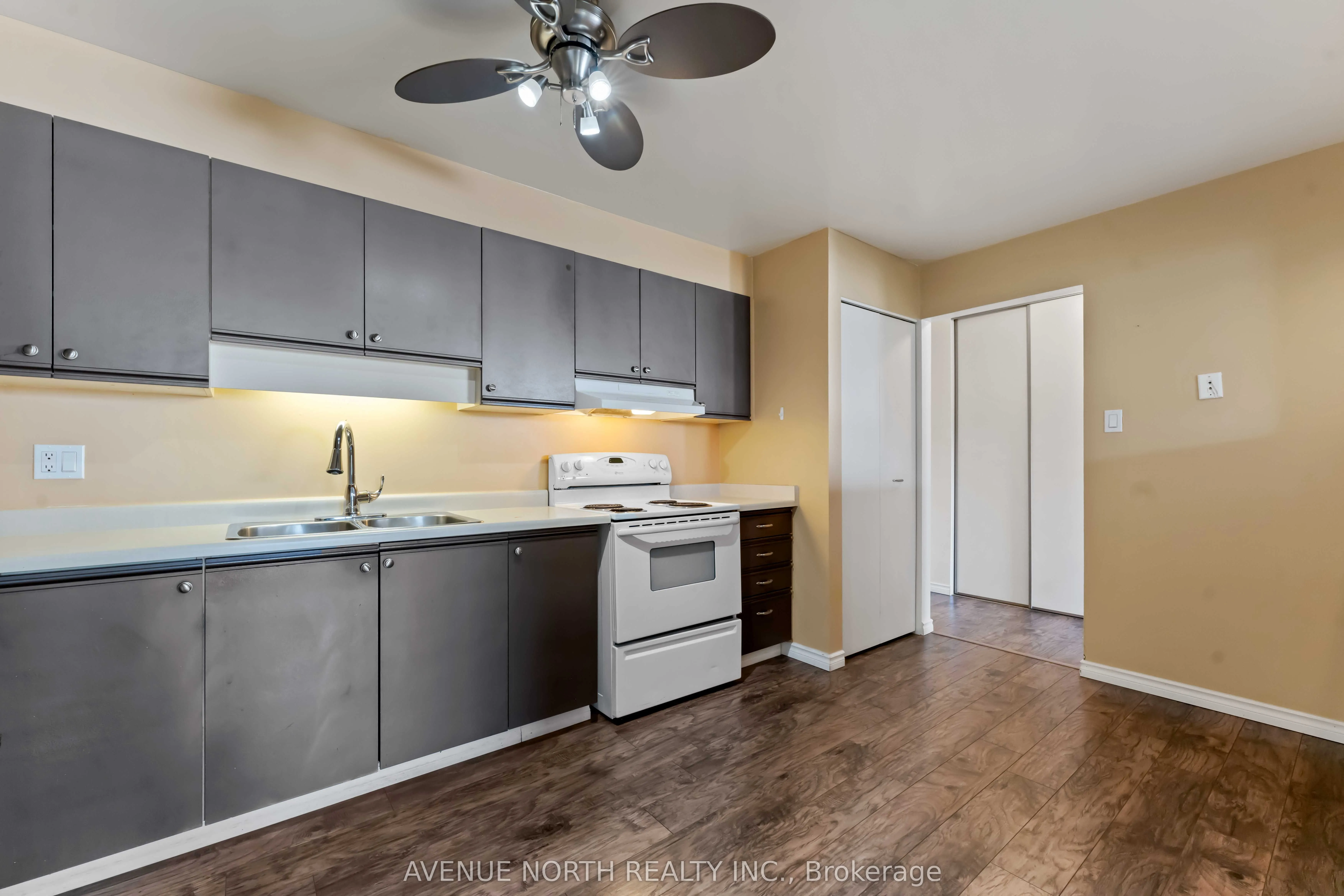 214 Viewmount Drive, #200