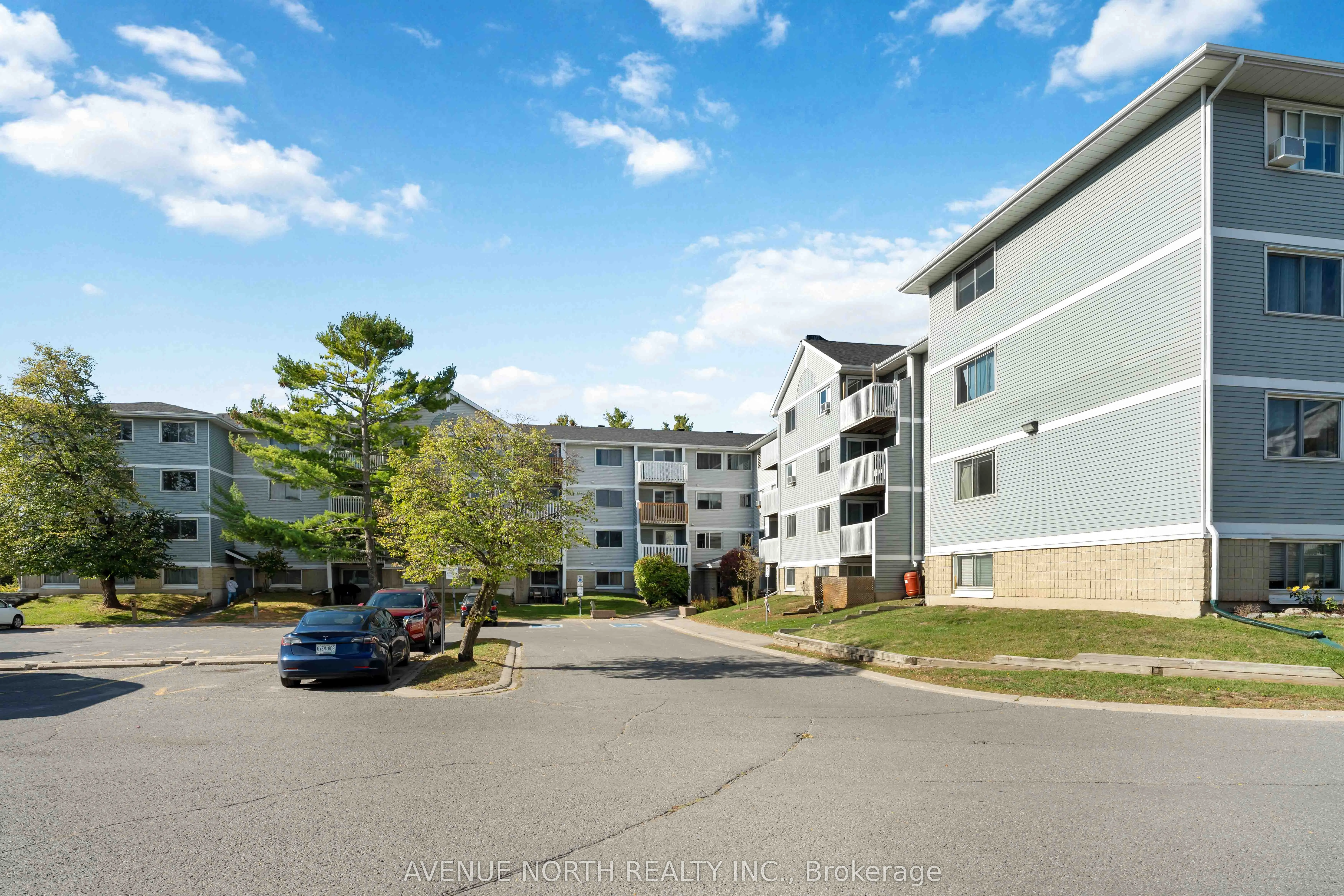 214 Viewmount Drive, #200