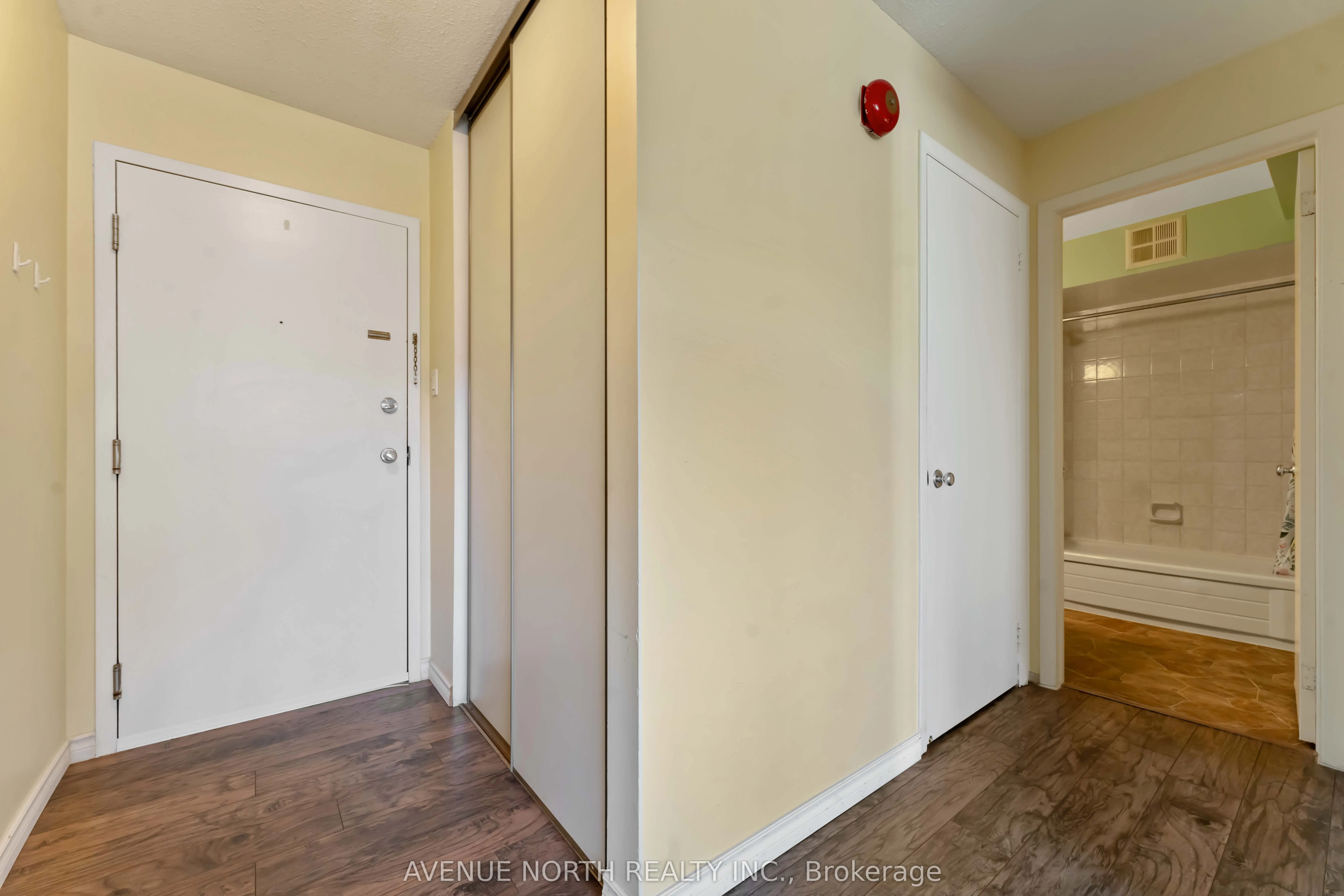 214 Viewmount Drive, #200