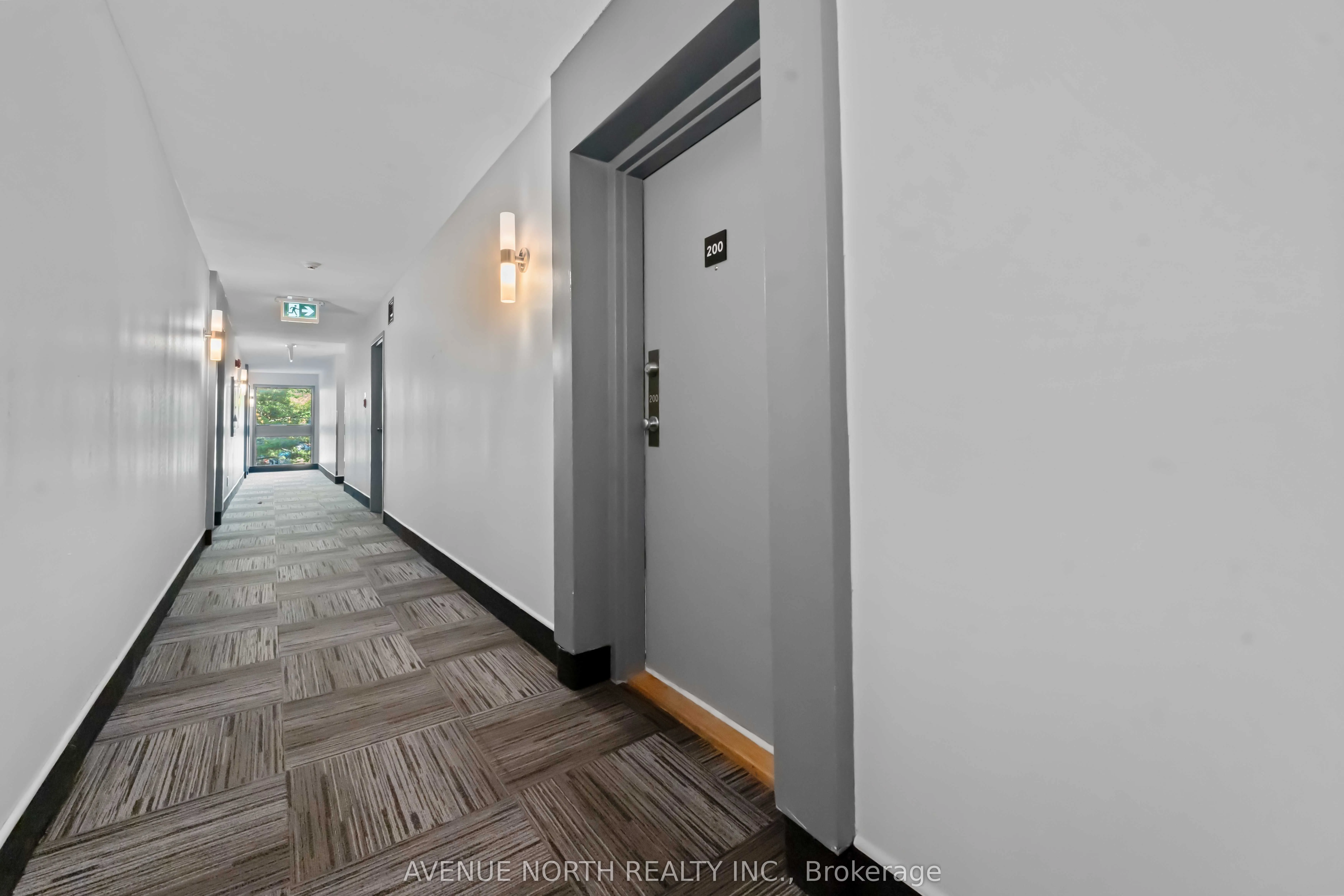 214 Viewmount Drive, #200