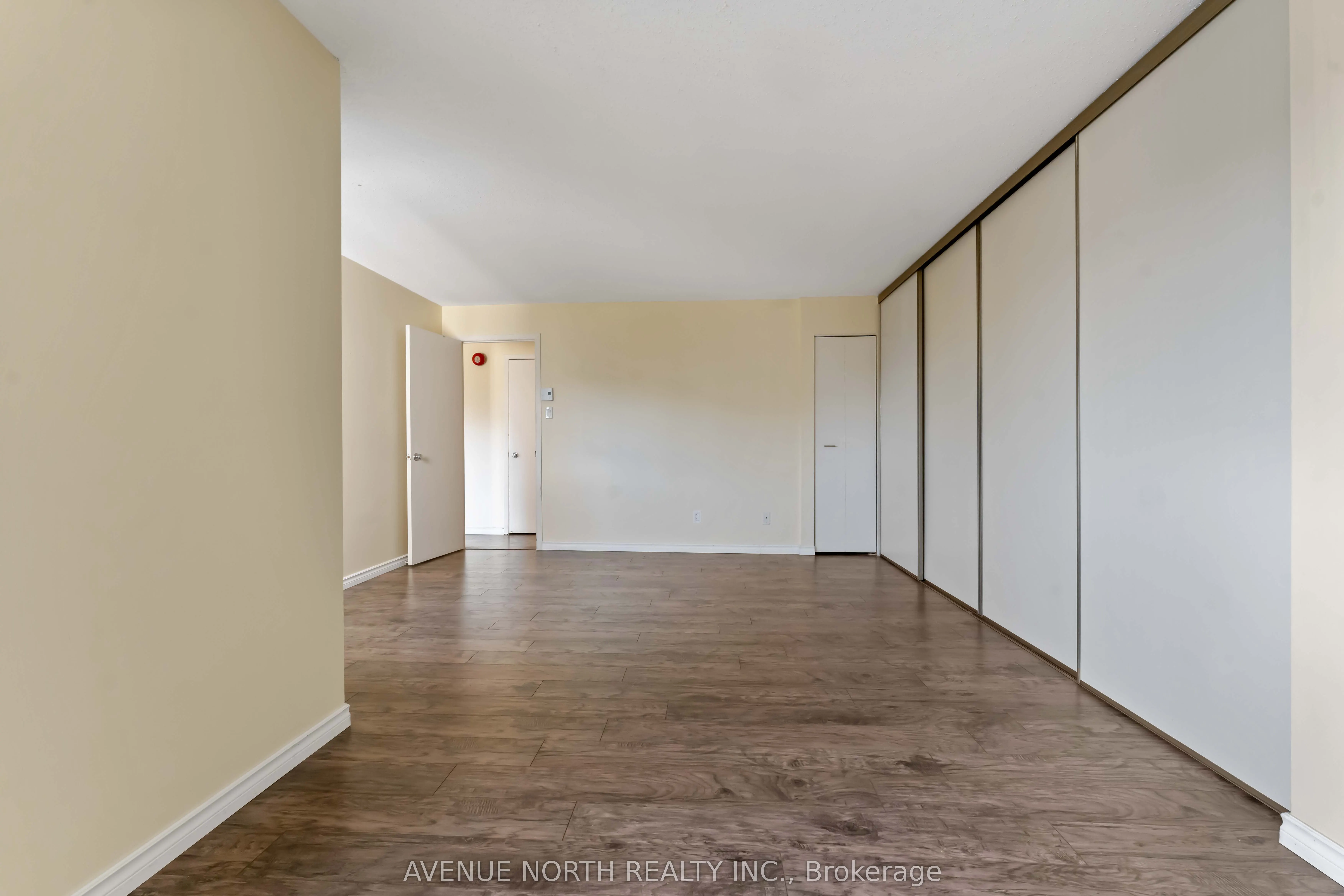 214 Viewmount Drive, #200
