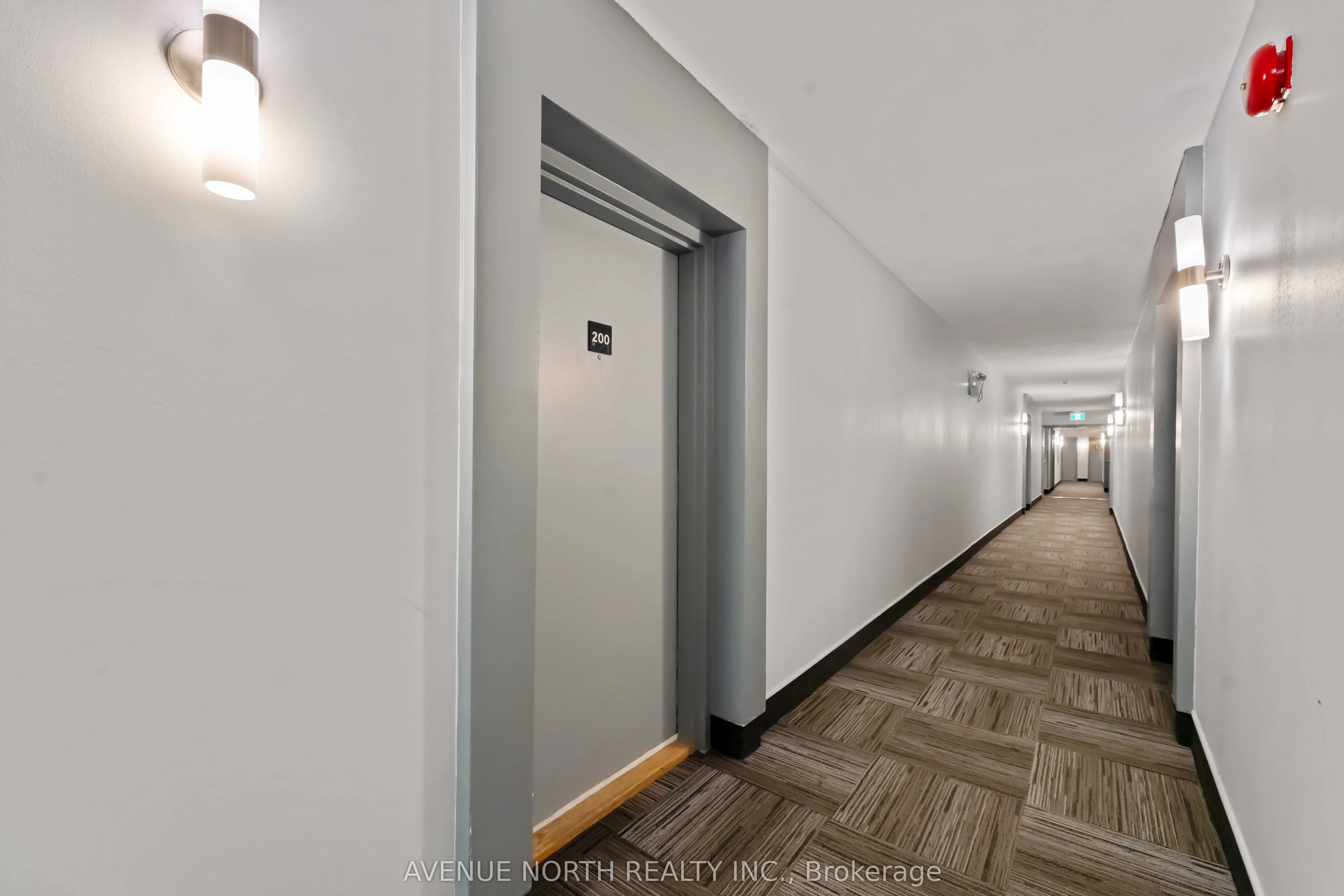 214 Viewmount Drive, #200