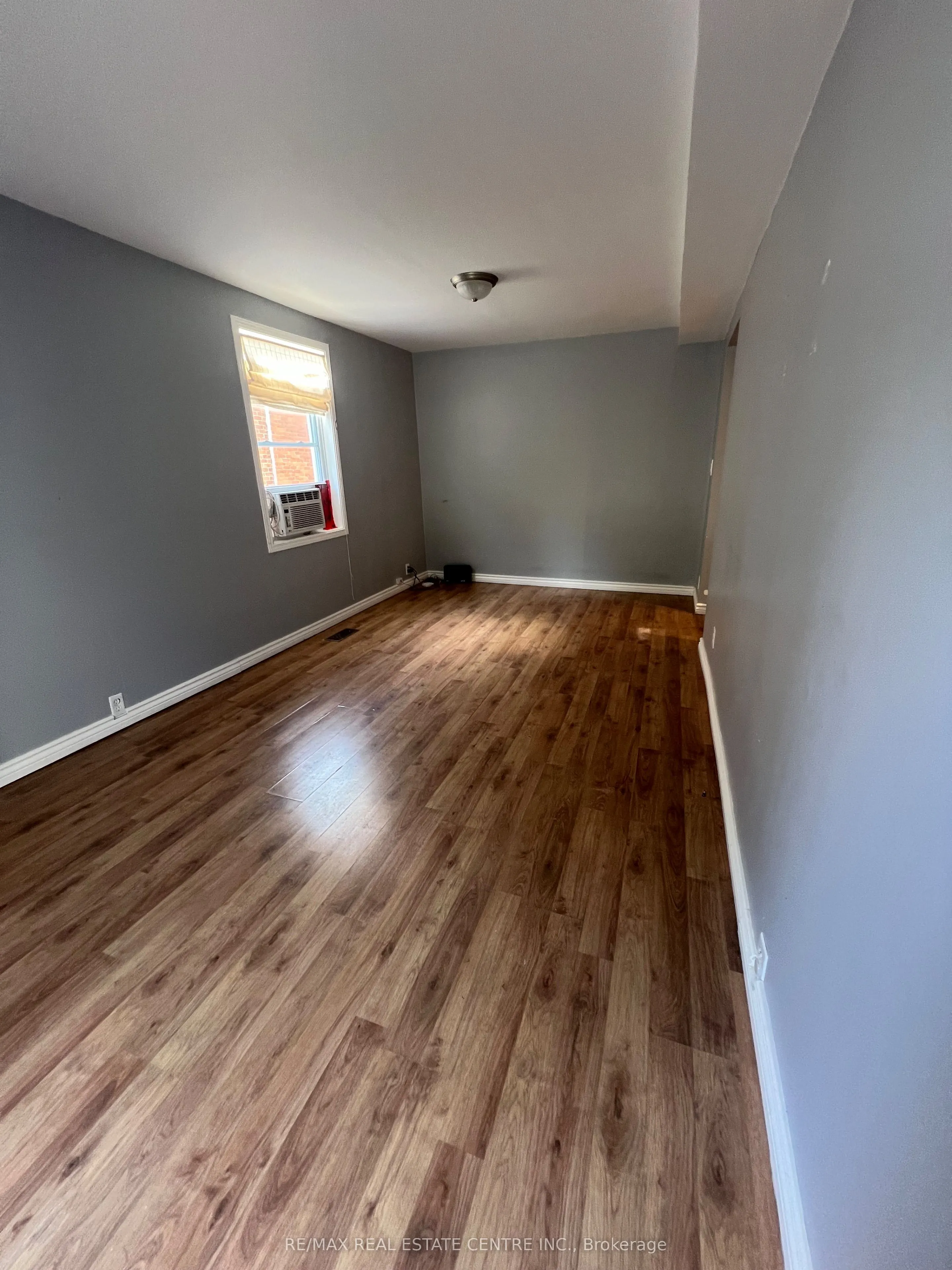 140 Main Street W