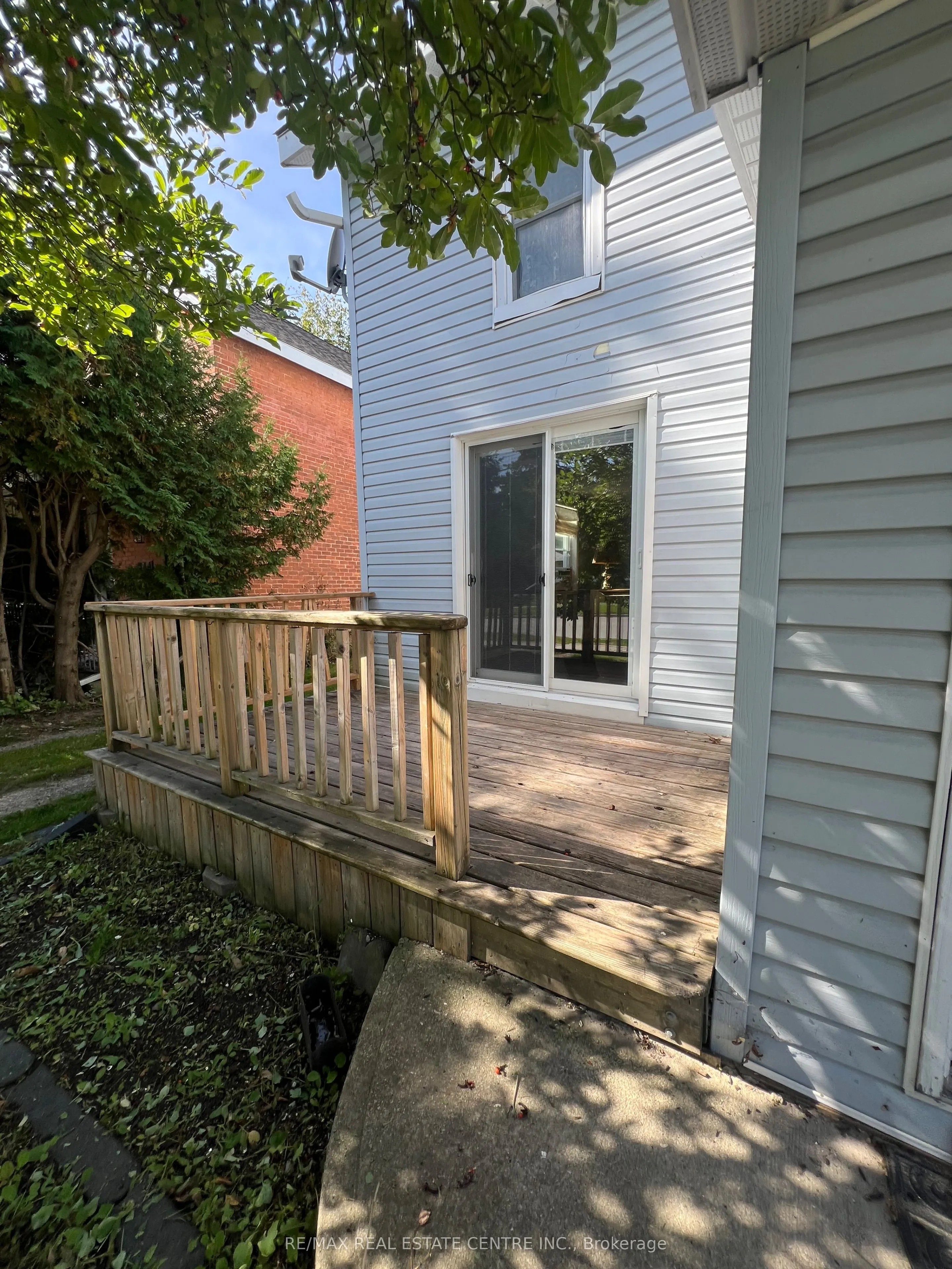 140 Main Street W