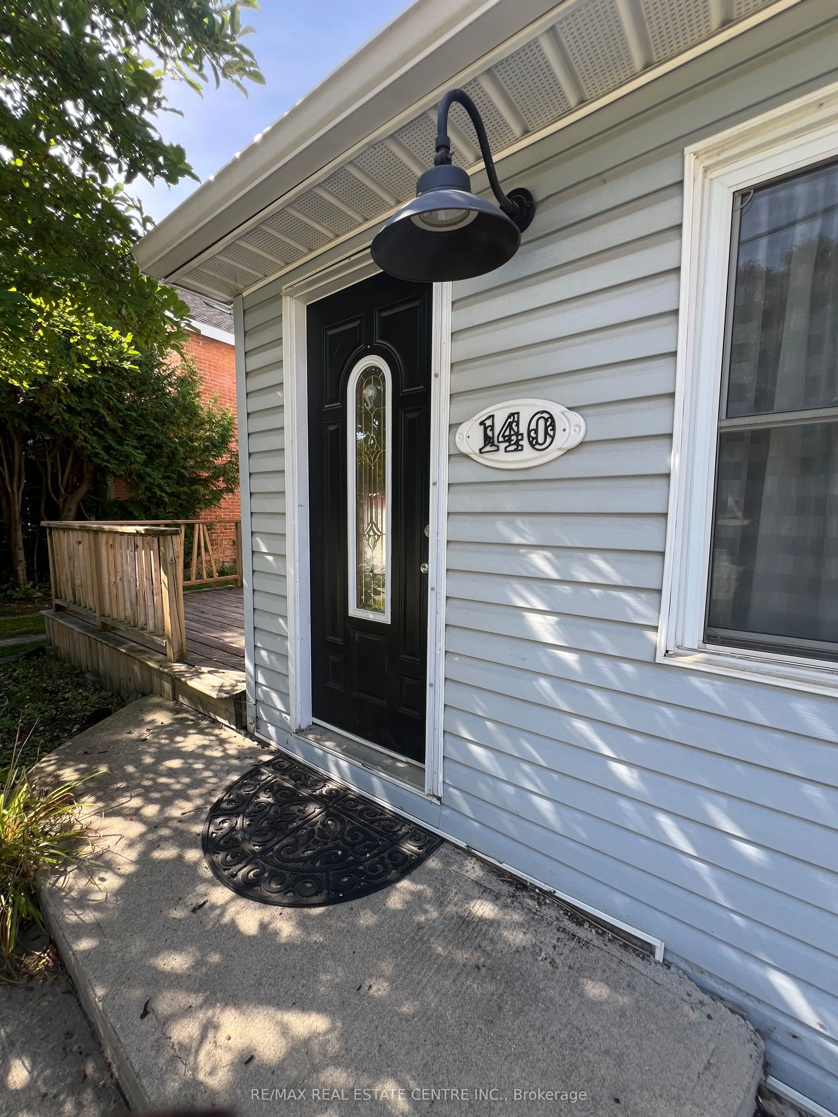 140 Main Street W