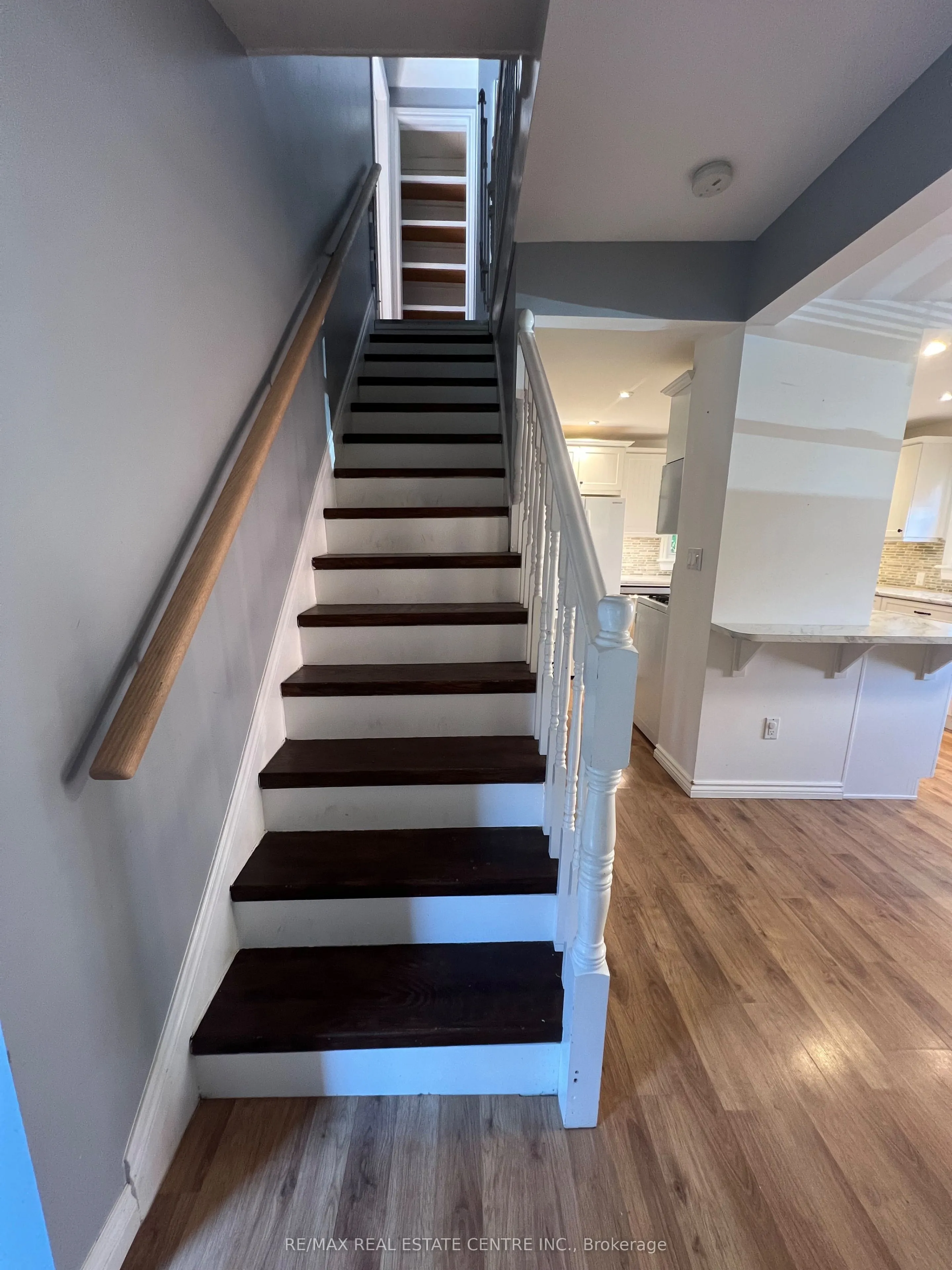 140 Main Street W