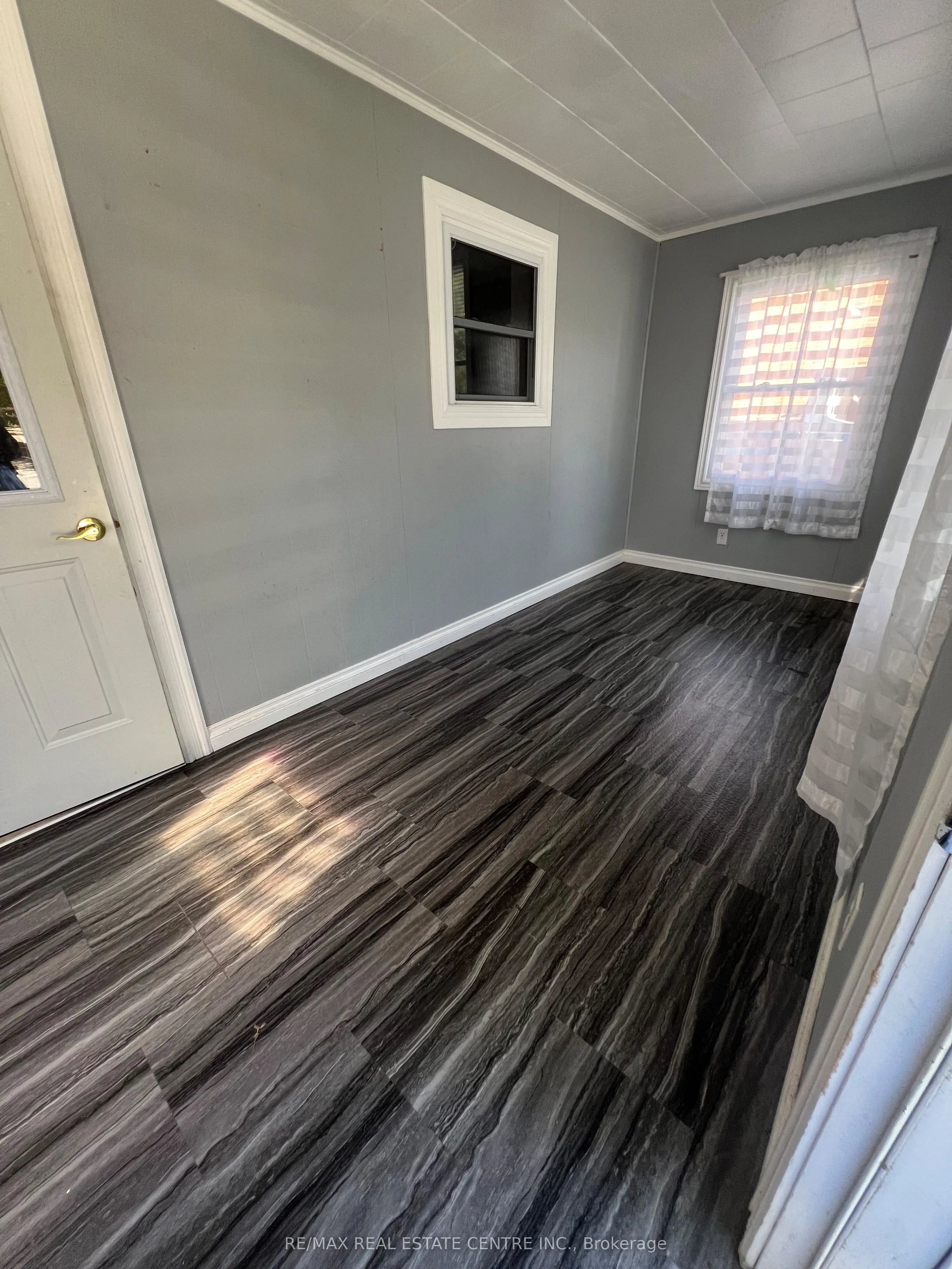 140 Main Street W