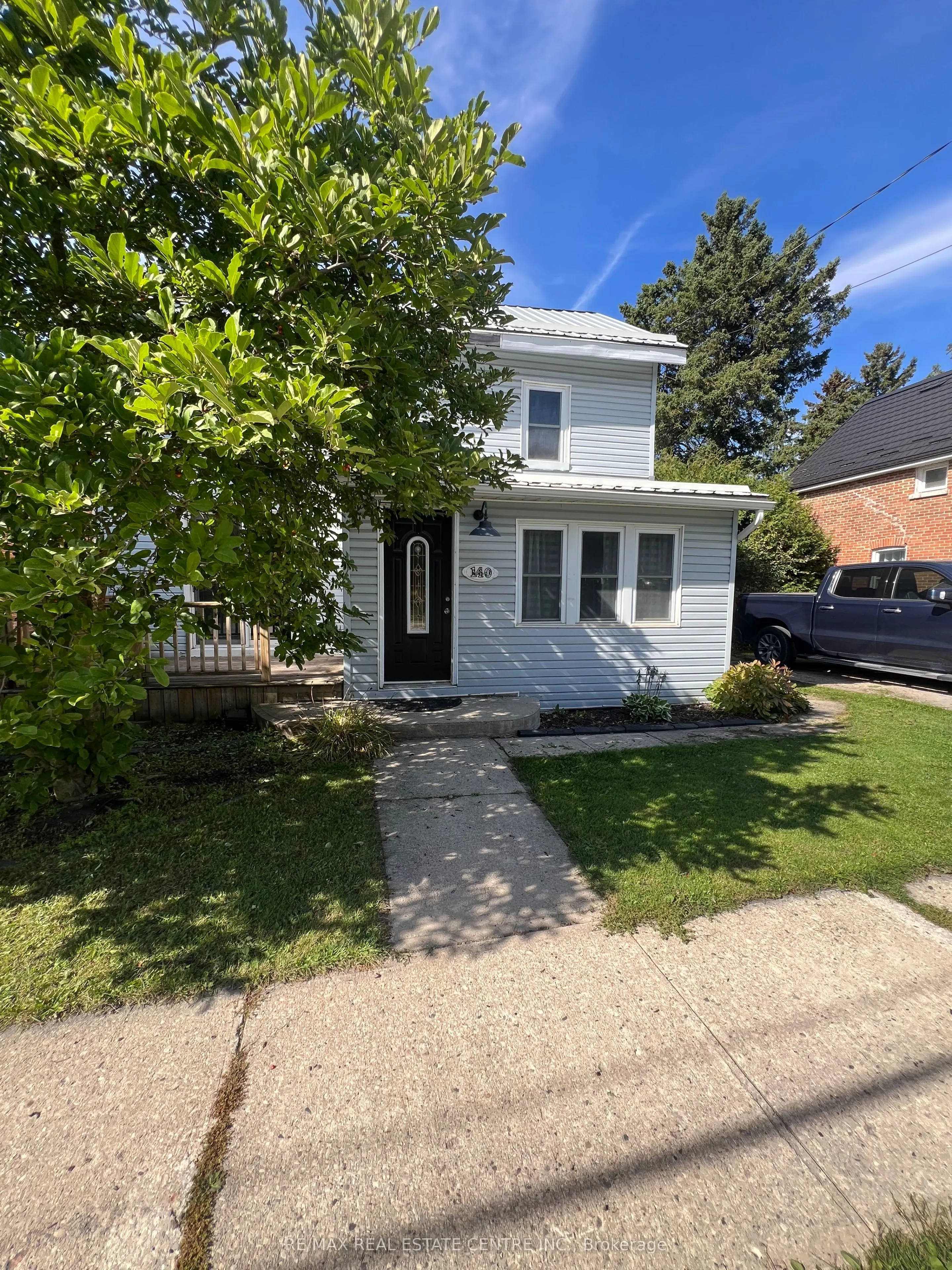 140 Main Street W