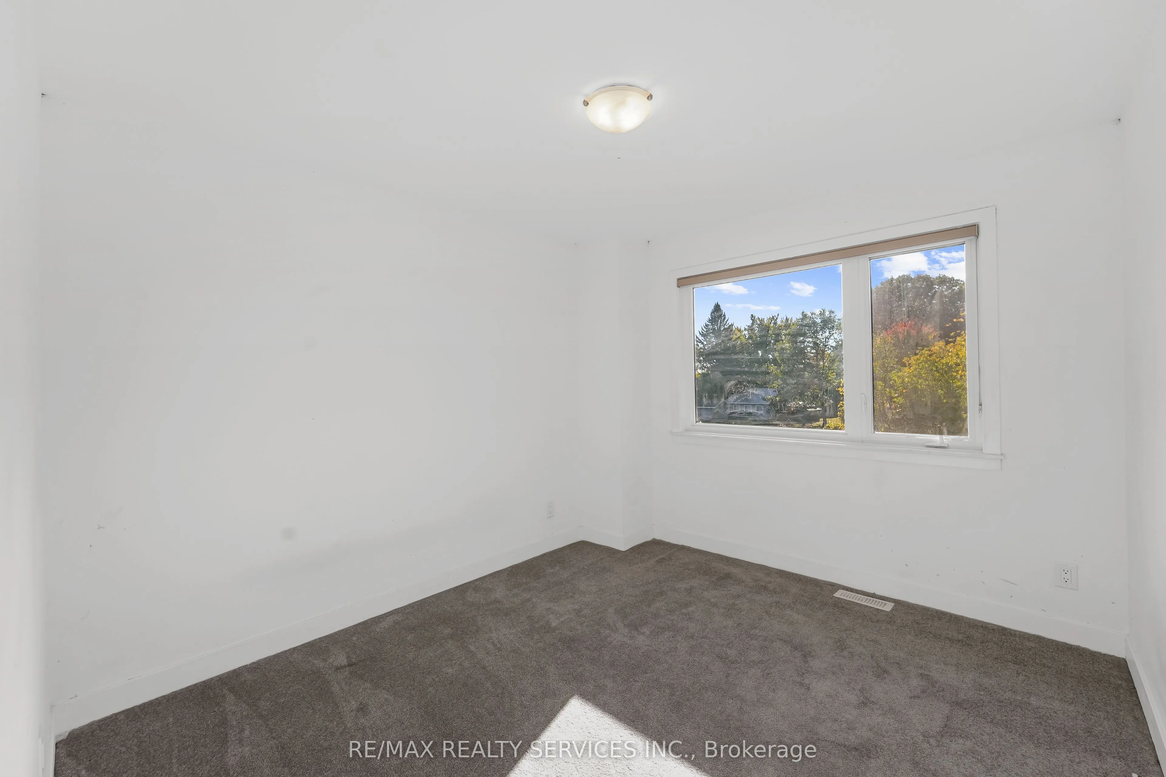 51 Moosonee Crescent