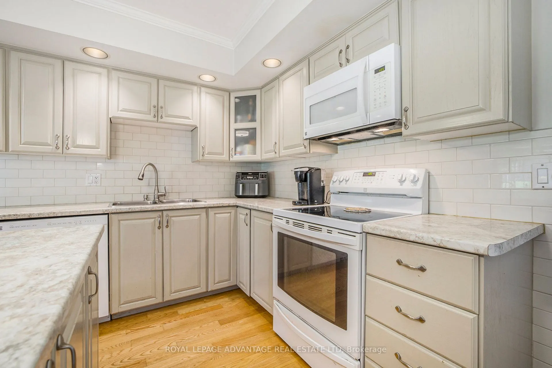 6 Fairlane Drive
