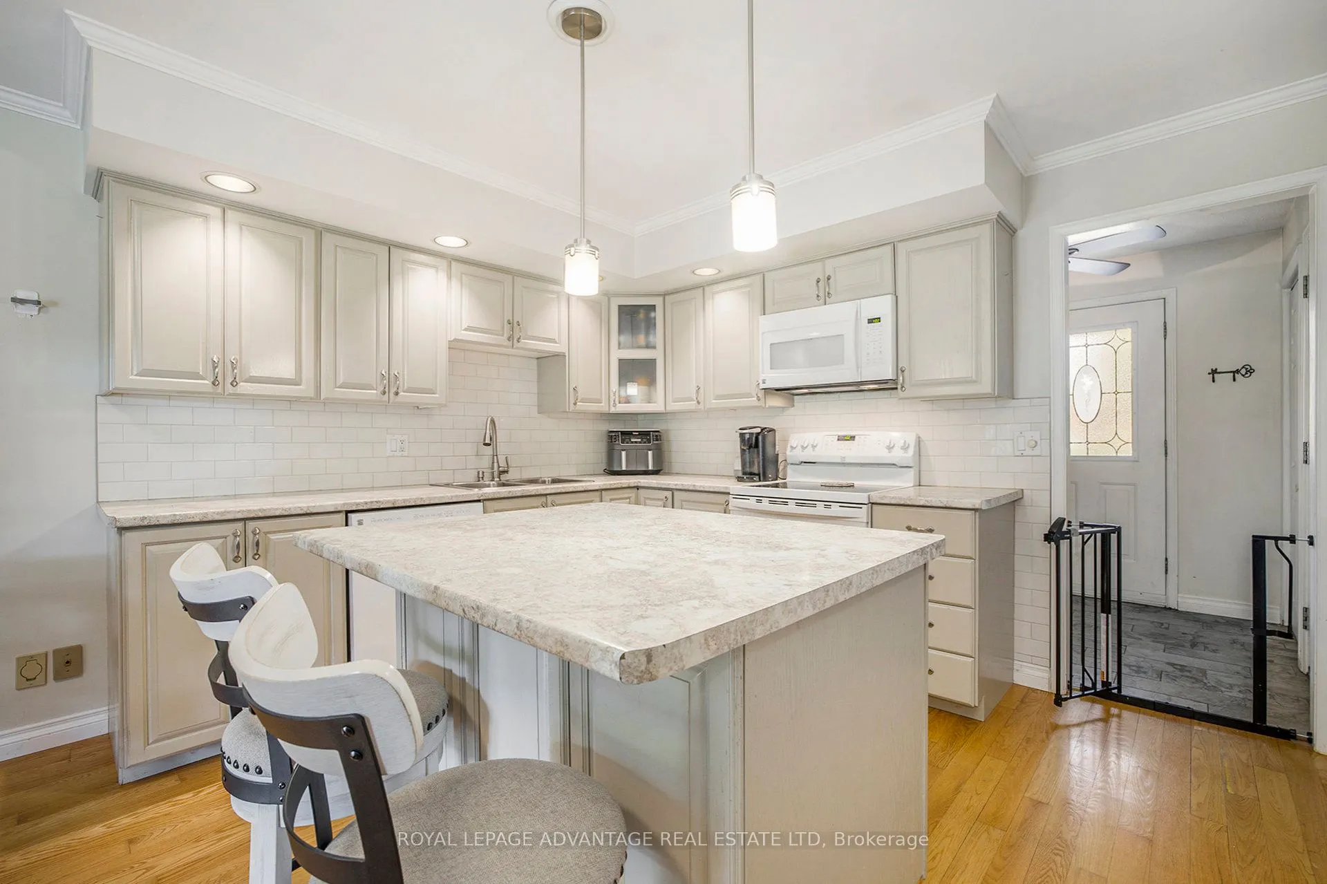 6 Fairlane Drive