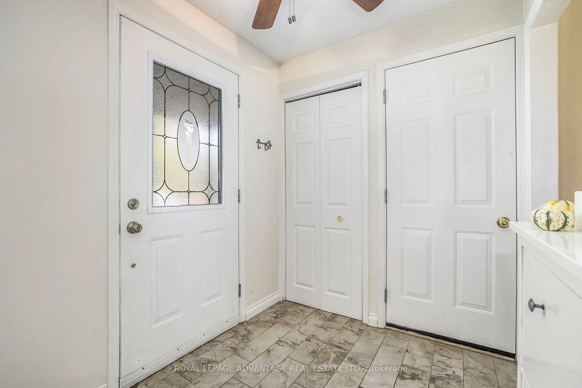 6 Fairlane Drive