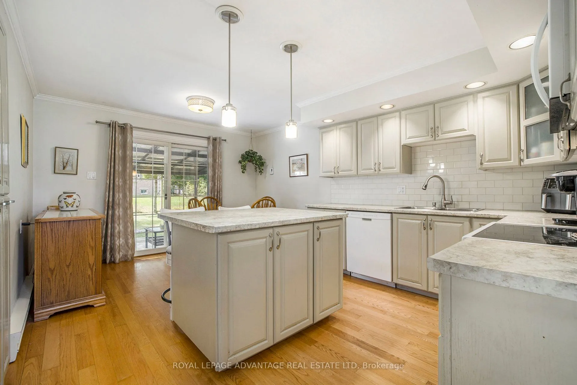 6 Fairlane Drive
