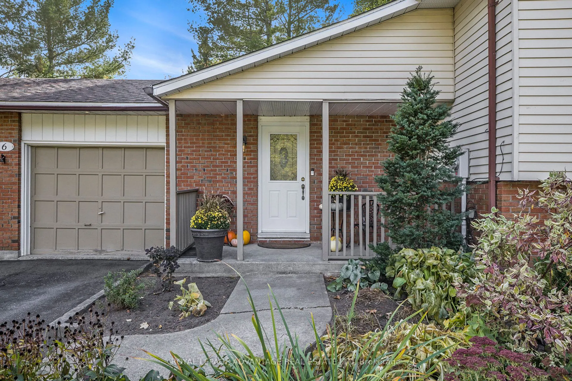 6 Fairlane Drive