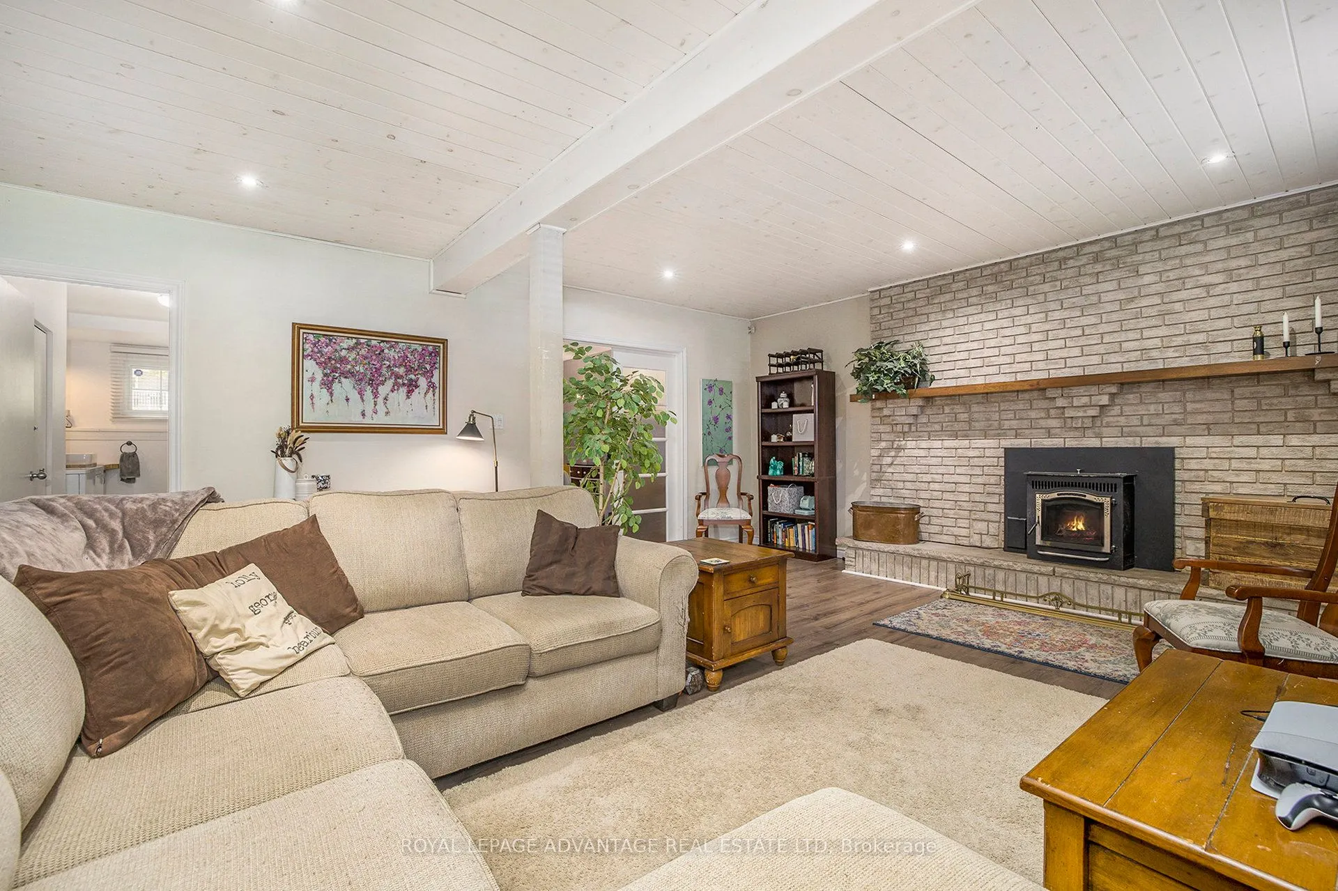6 Fairlane Drive