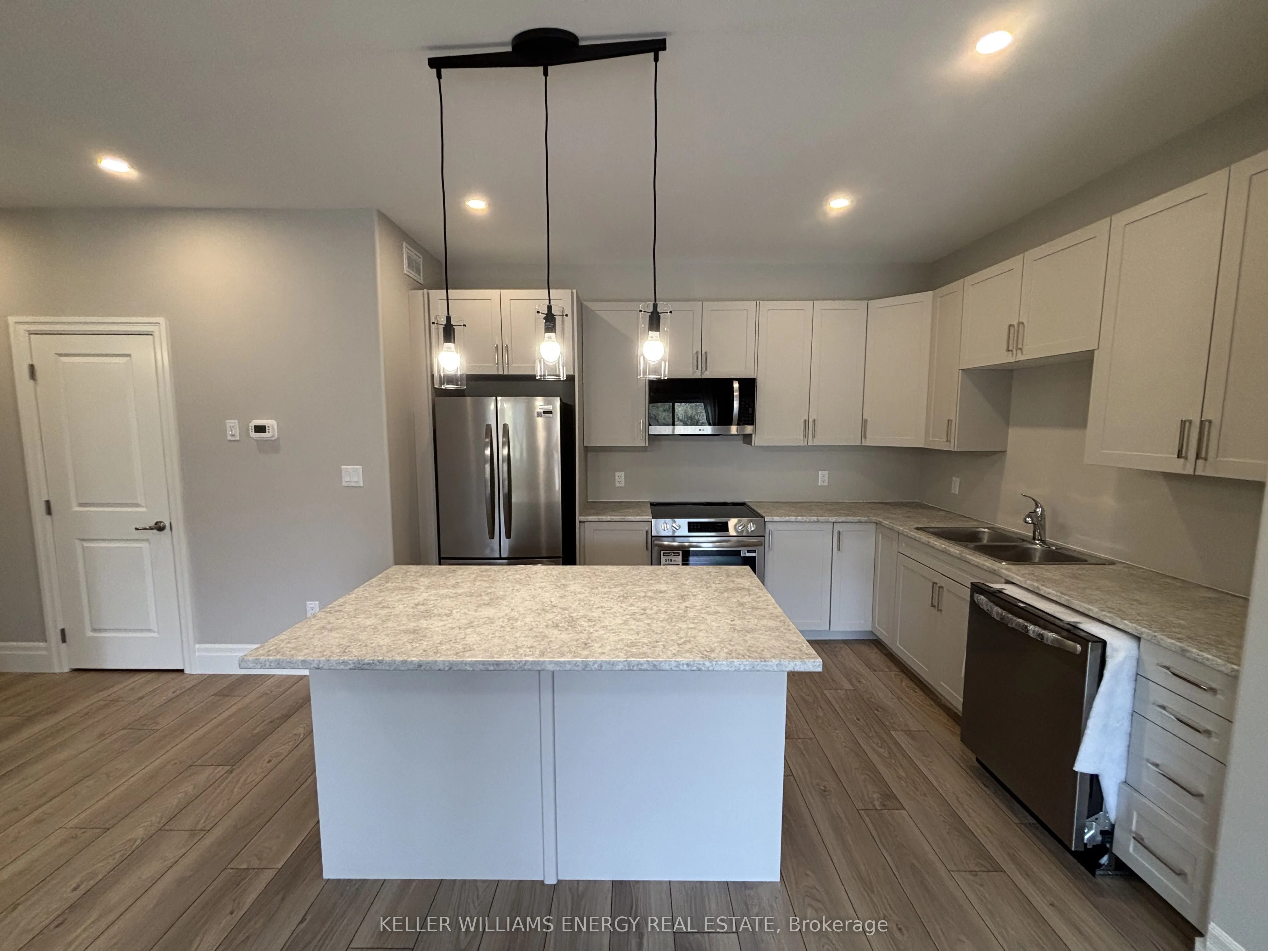 91 Buchanan Avenue S
