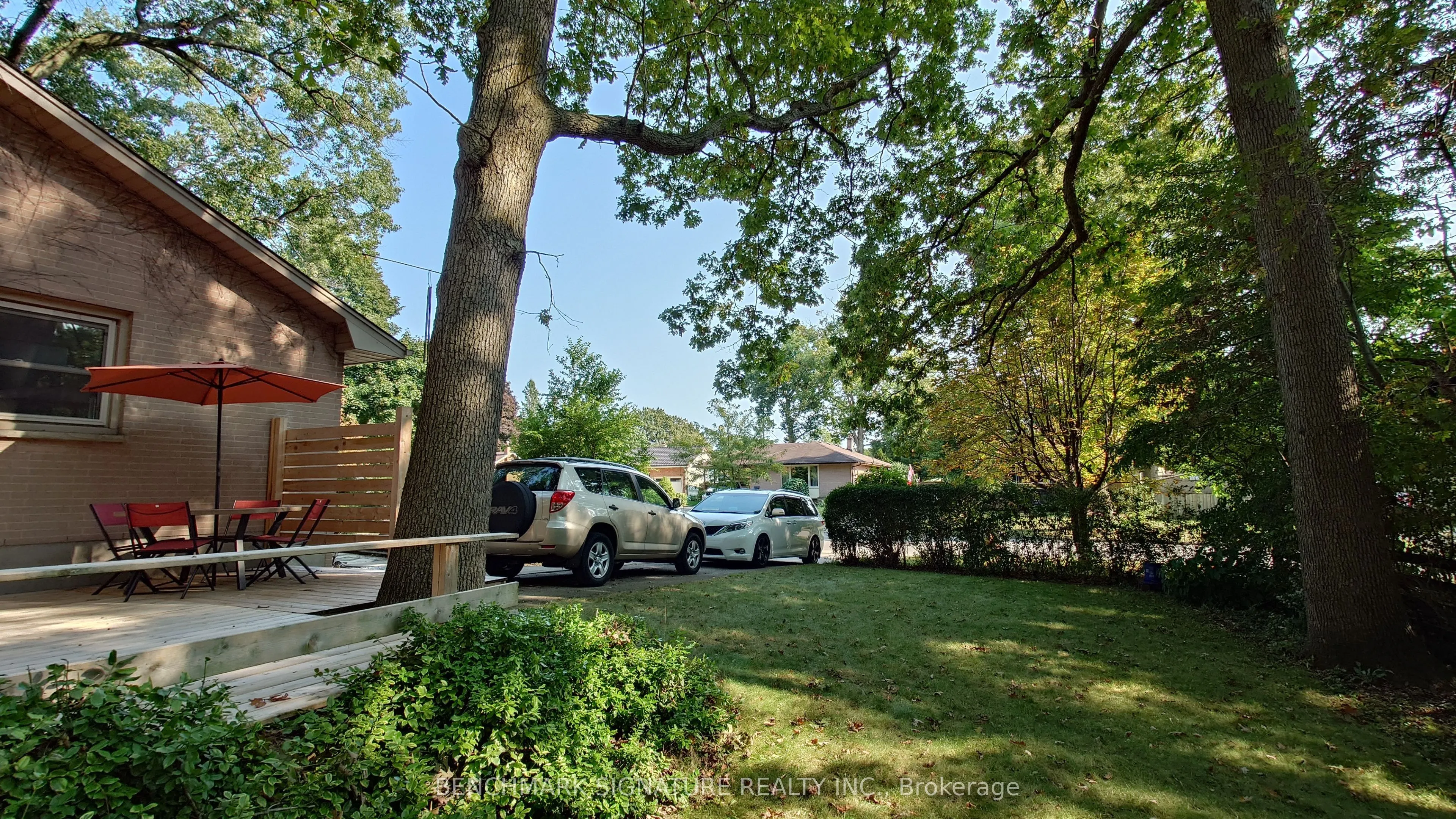 2 ALGONQUIN Crescent