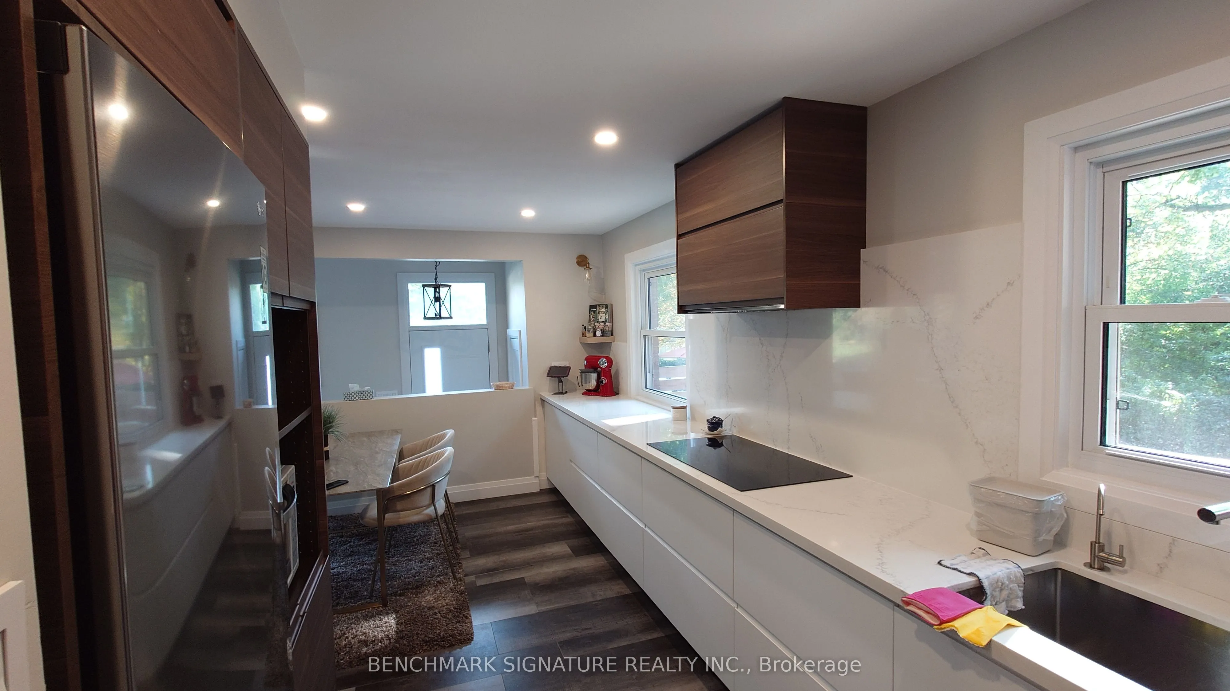 2 ALGONQUIN Crescent