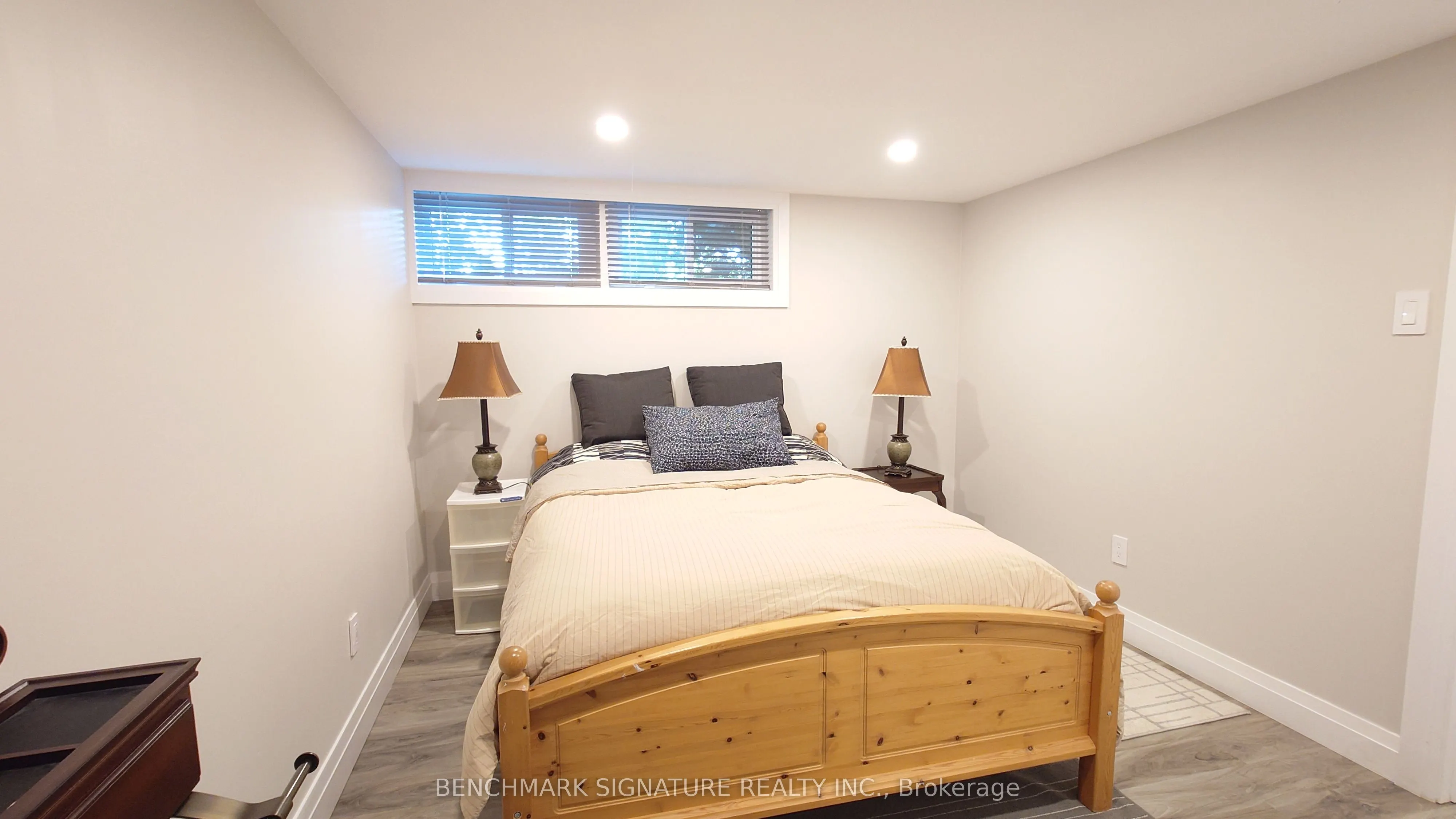 2 ALGONQUIN Crescent